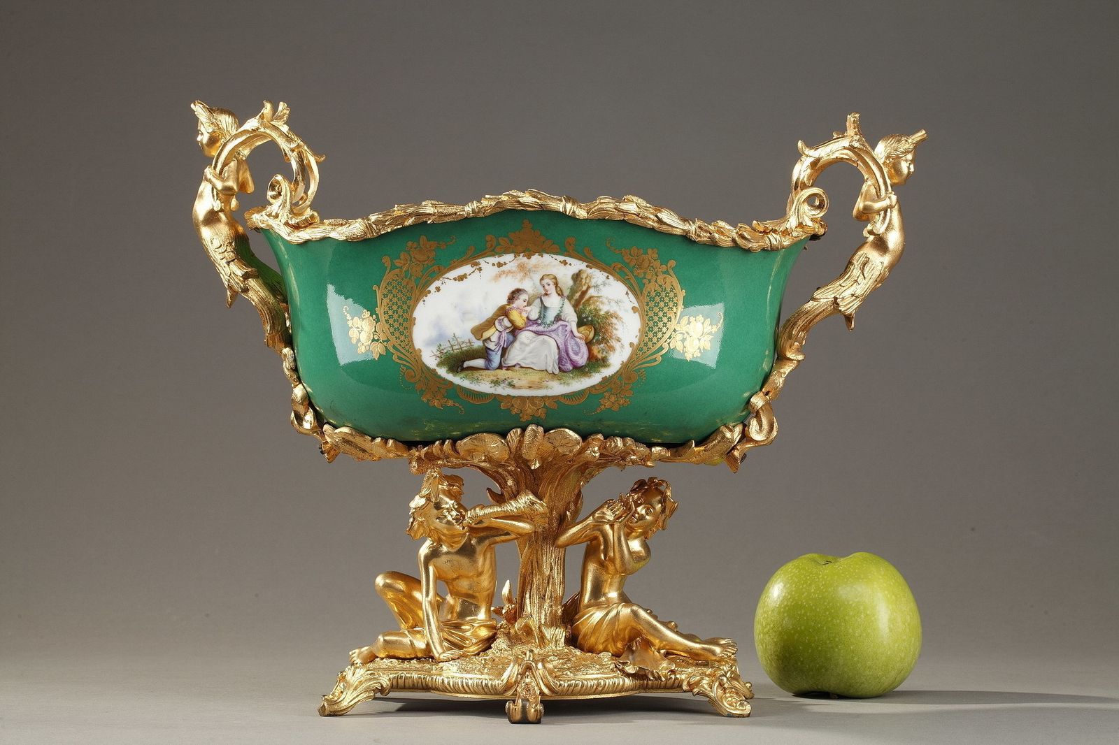 Jardinière en porcelaine à fond vert montée en bronze doré, Napoléon III photo furniture