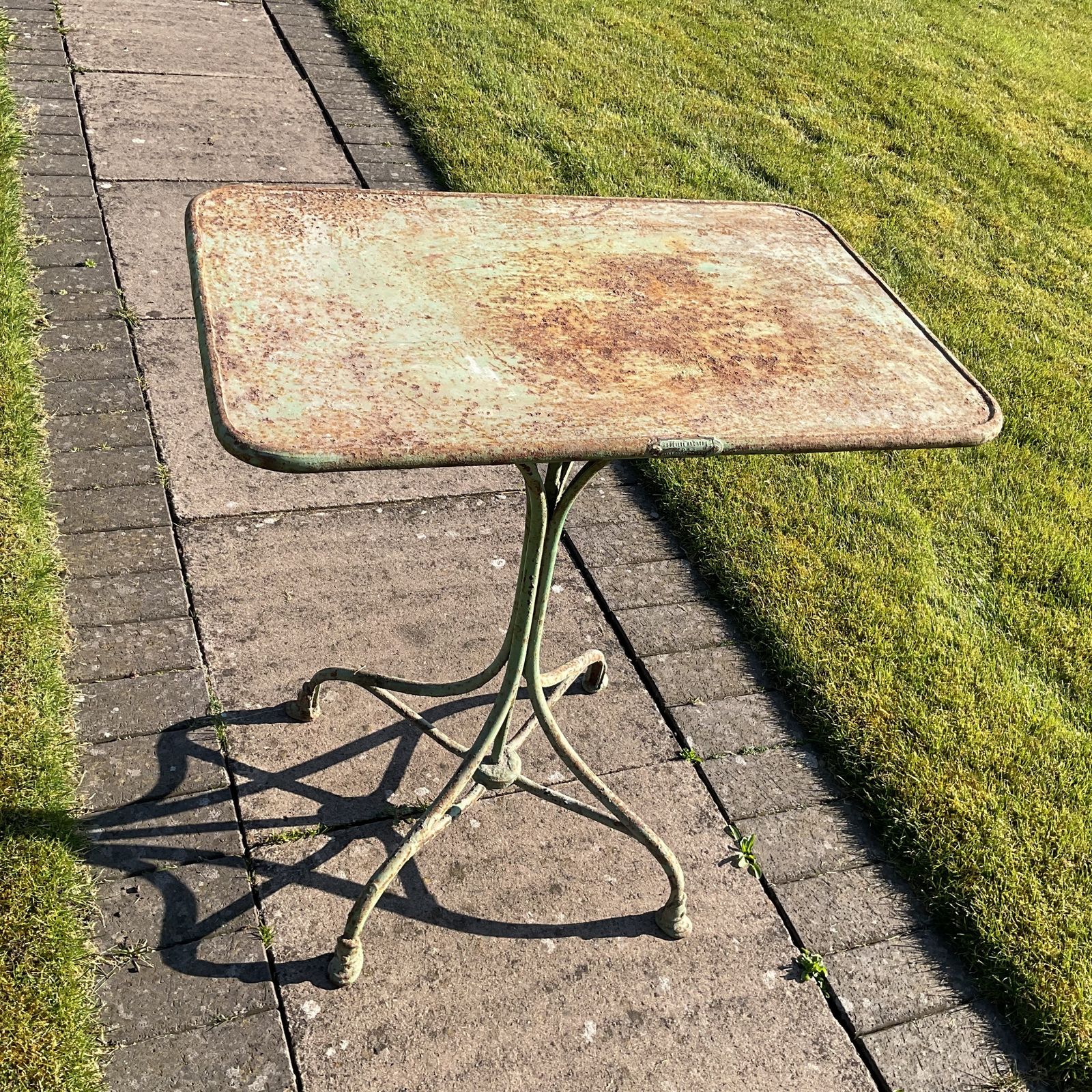 Garden Furniture Arras Saint Sauveur Bistro Table photo