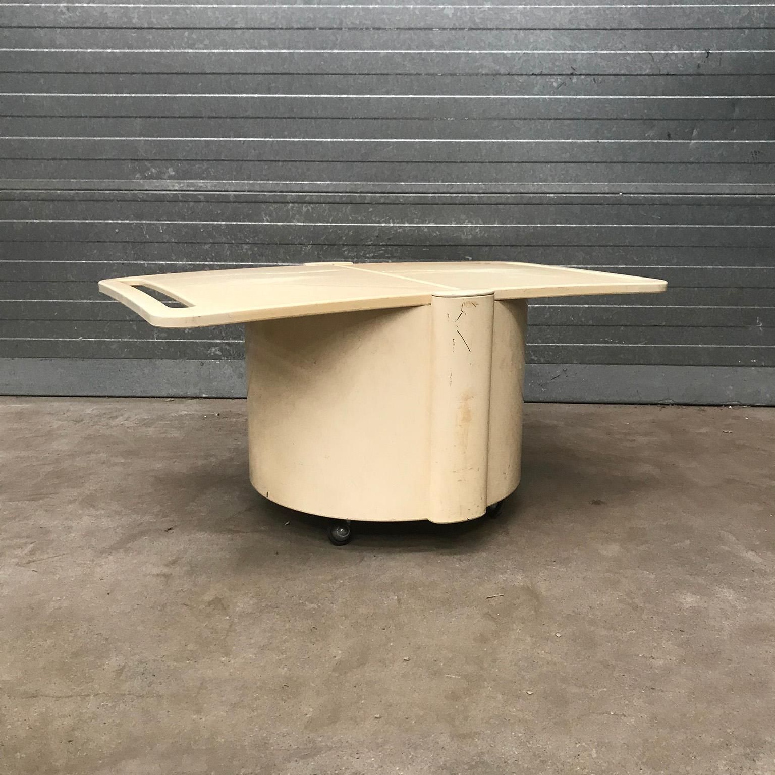 photo furniture Mobile 1970s Plastic Vintage Space Age Bar In Off White, Circa 1970