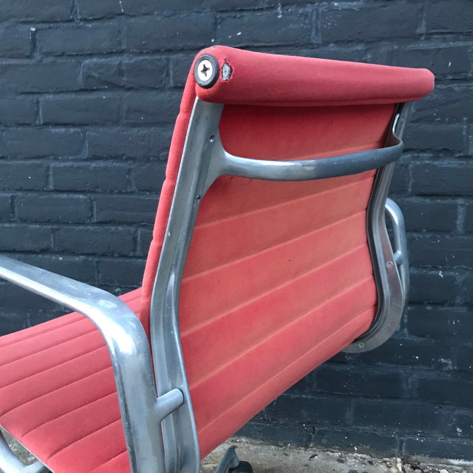 1066.0 1958, Ray And Charles Eames Red Adjustable Tilt Office Chair With Five Wheels photo