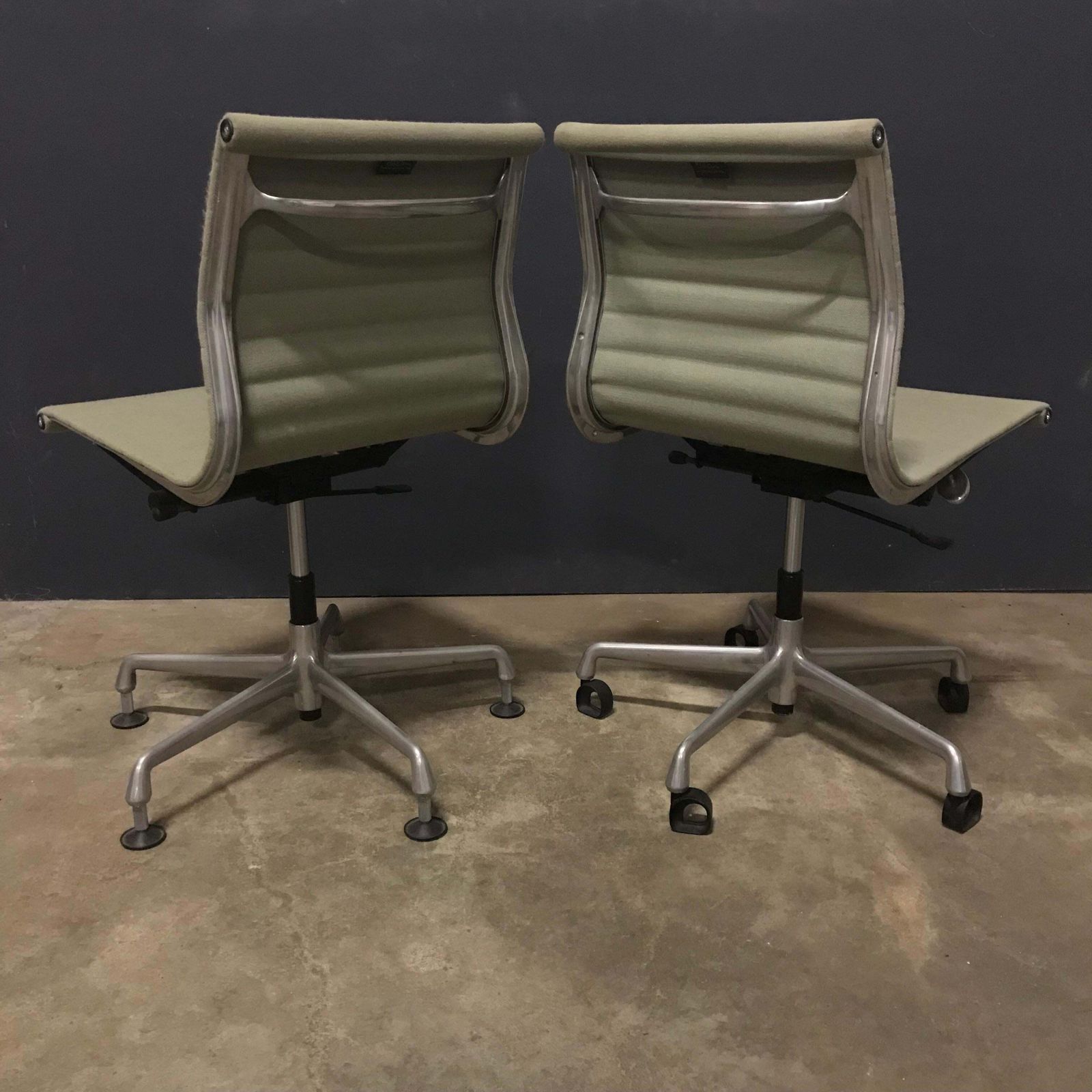 1958 Ray And Charles Eames, Fabric, Adjust, Tilt 2 Office Chair 4 Wheels No Arms photo Furniture