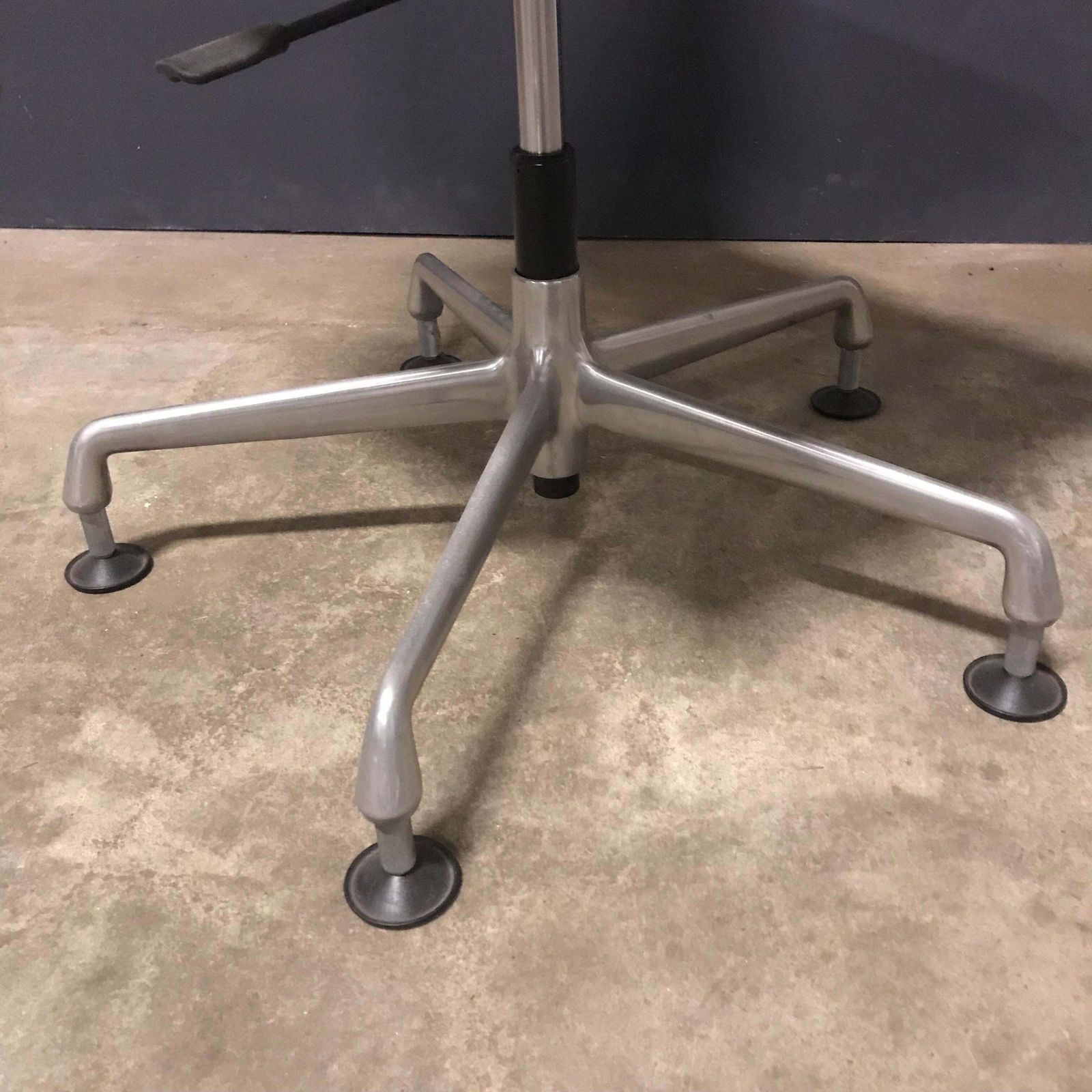 photo vinterior 1958 Ray And Charles Eames, Fabric, Adjust, Tilt 2 Office Chair 4 Wheels No Arms