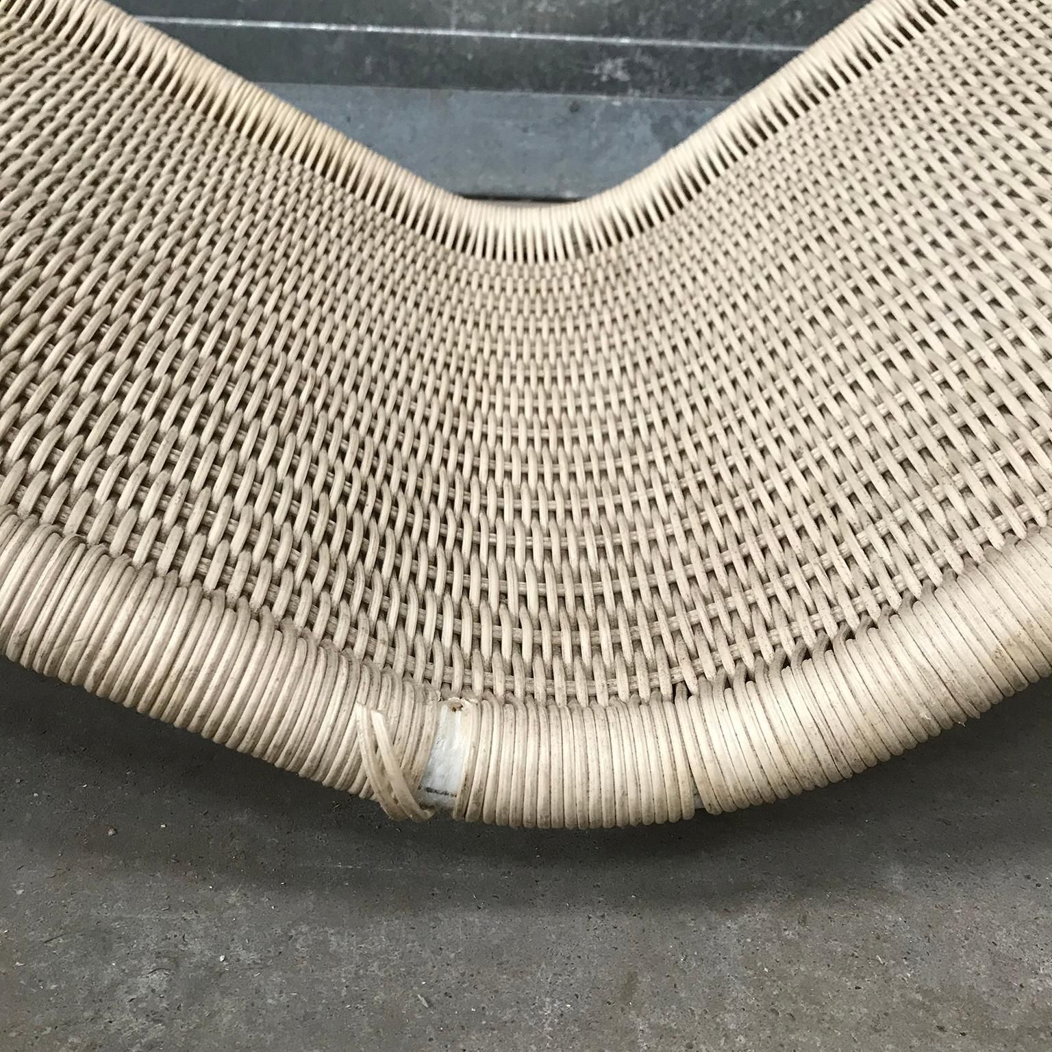 photo vintage 1968, Antti Nurmesniemi, For Tecta Germany, Plastic Wicker Lounge Chair F10