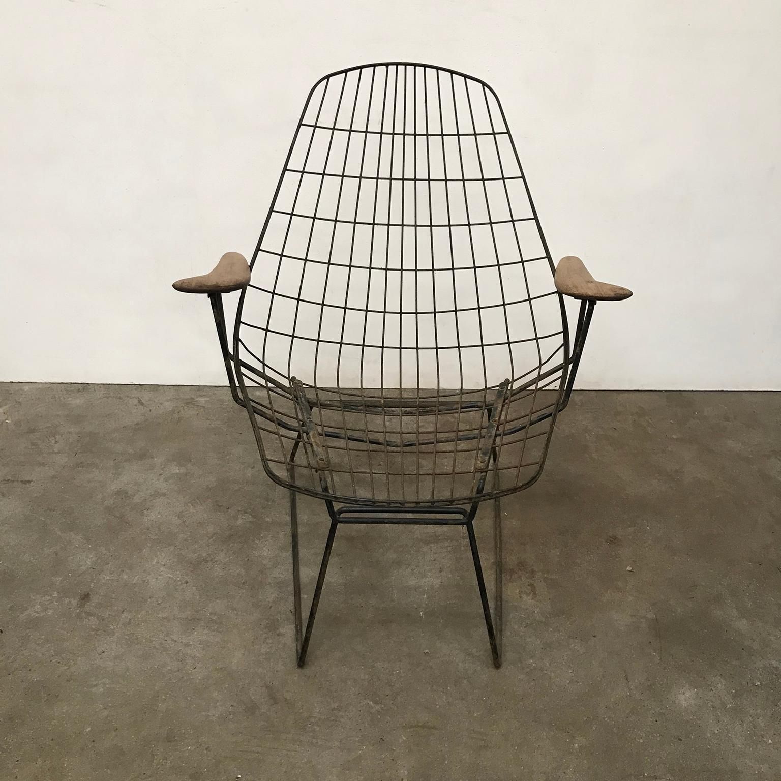 photo vintage Set Of Two Rare Black Wire Easy Chairs With Wooden Armrests, Circa 1960