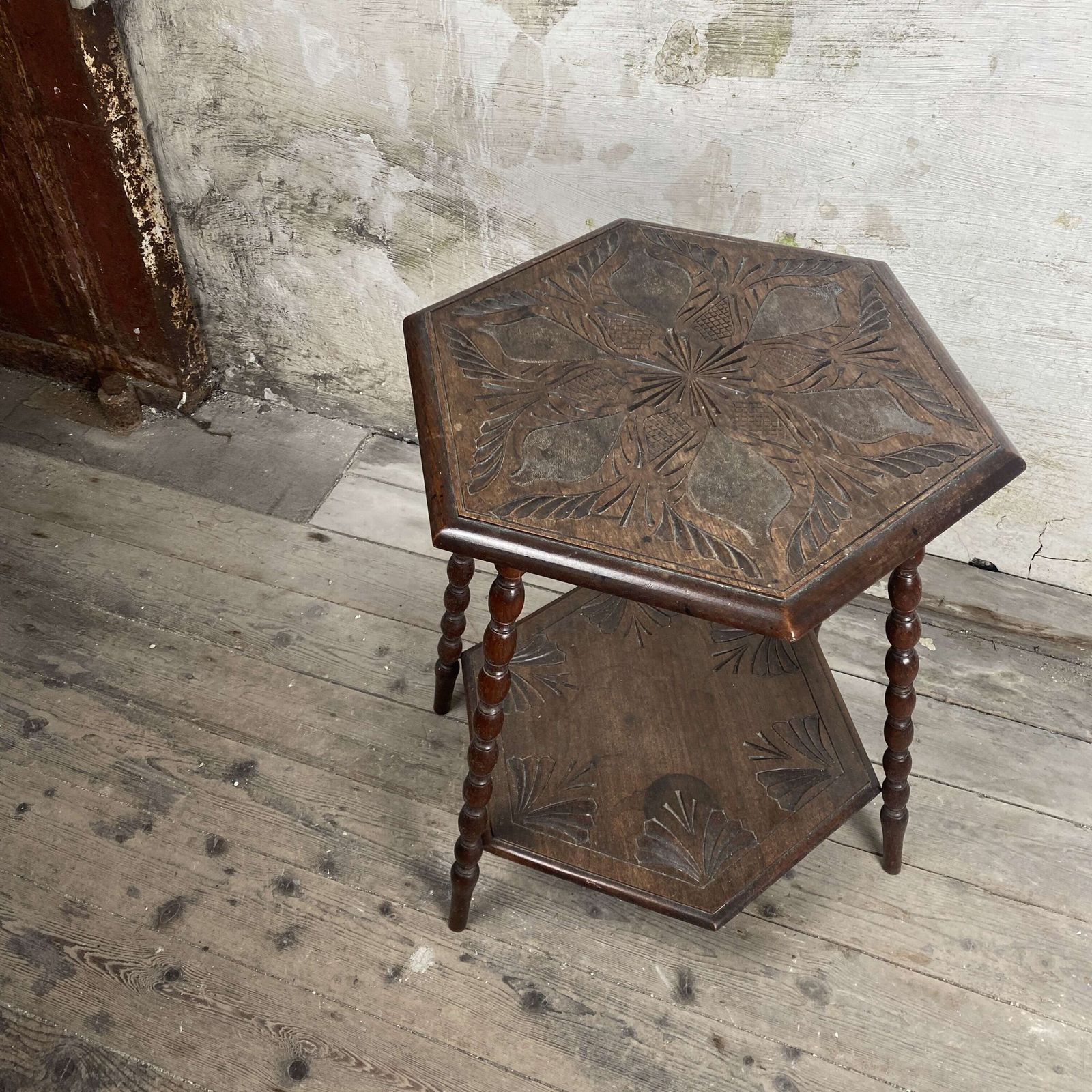 Arts & Crafts Bobbin Leg Table