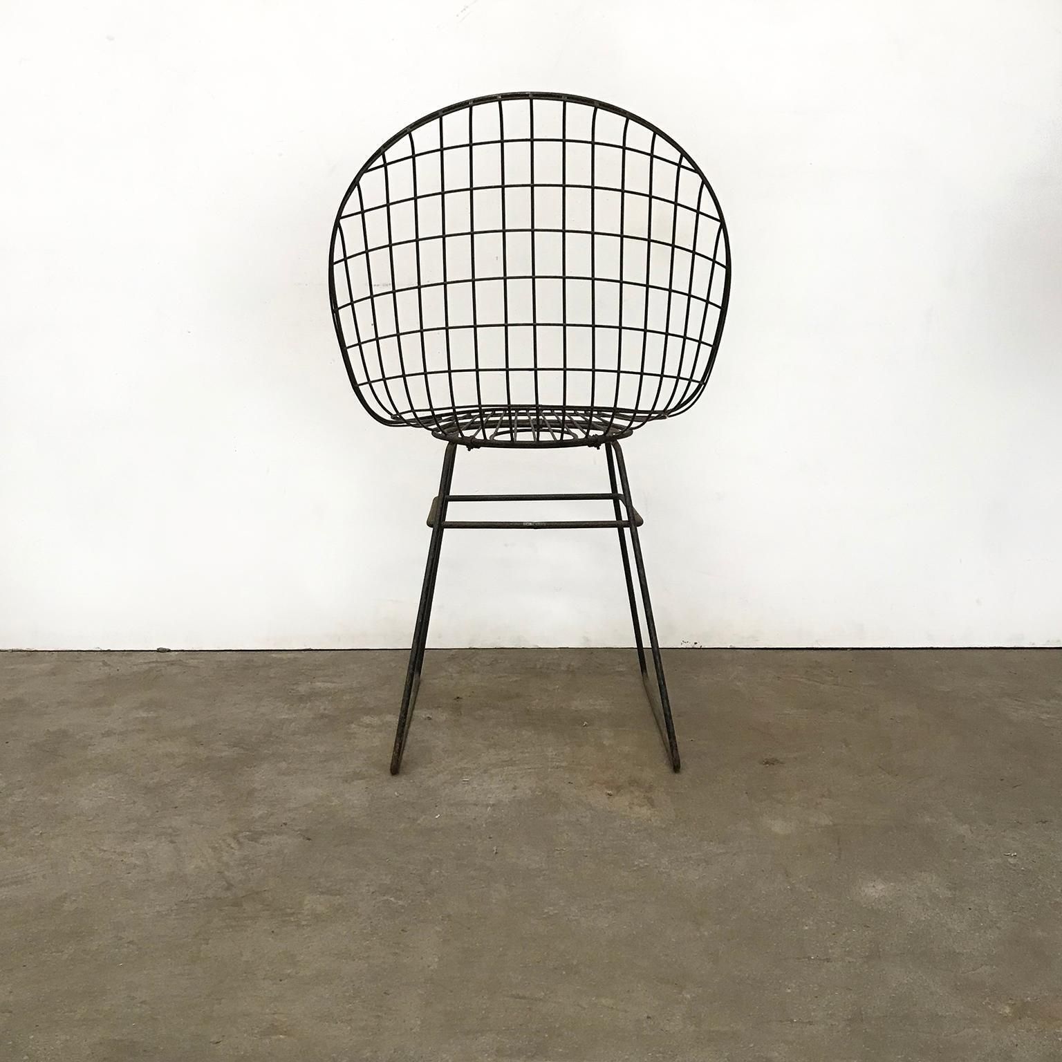photo furniture Black Wire Dining Chair With Beautiful Curves And Elegant Silhouet, Circa 1960