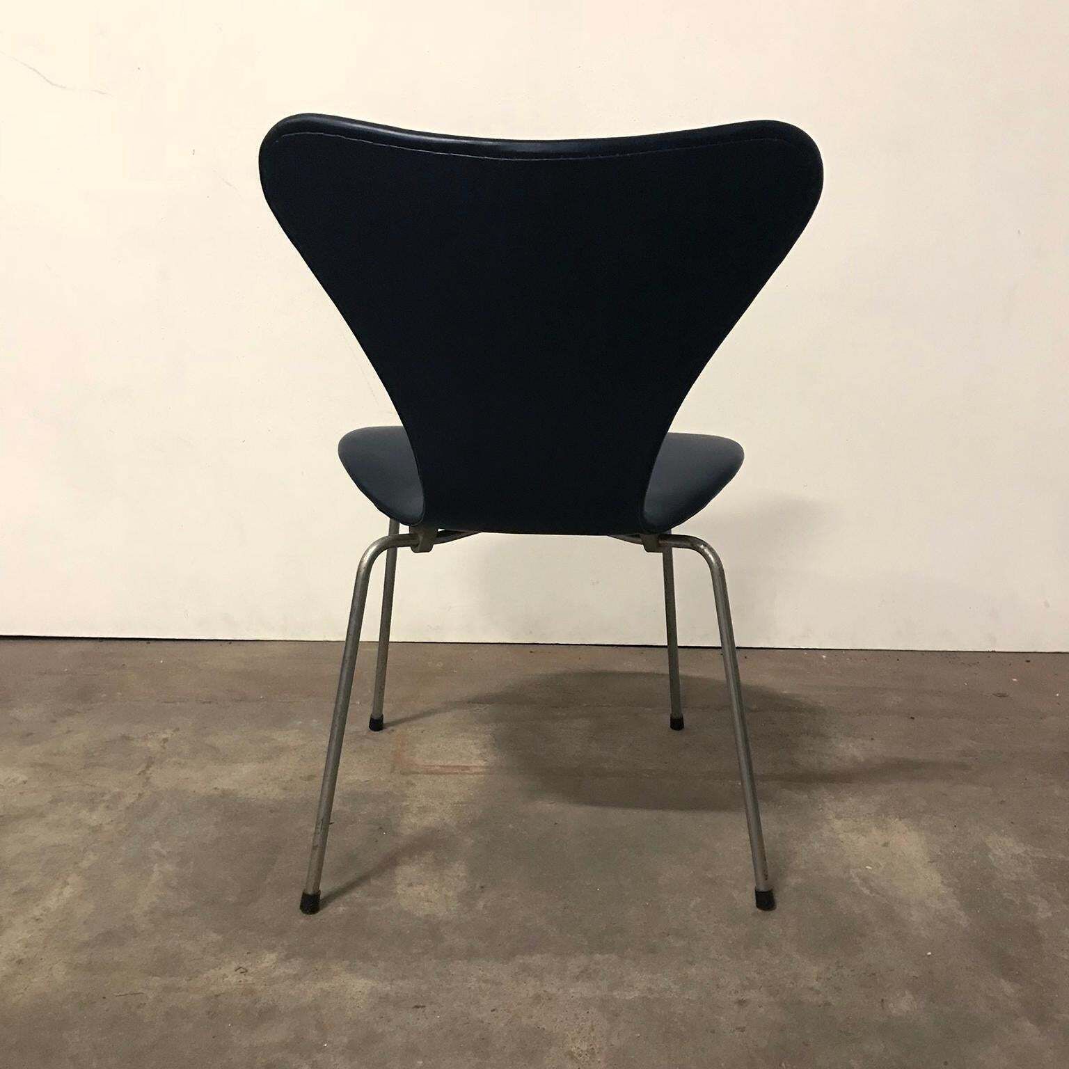 1955, Arne Jacobsen, Early Vintage Black Faux Leather 3107 Butterfly Chair photo 470.0