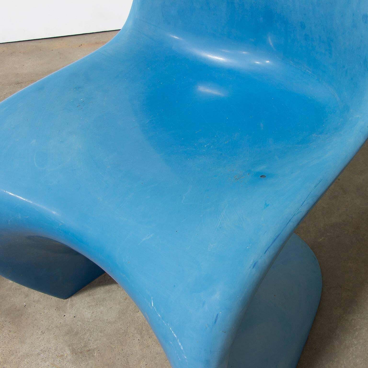 1965, Verner Panton, Two Stacking Chair 1st Herman Miller Edition, In Blue photo vinterior