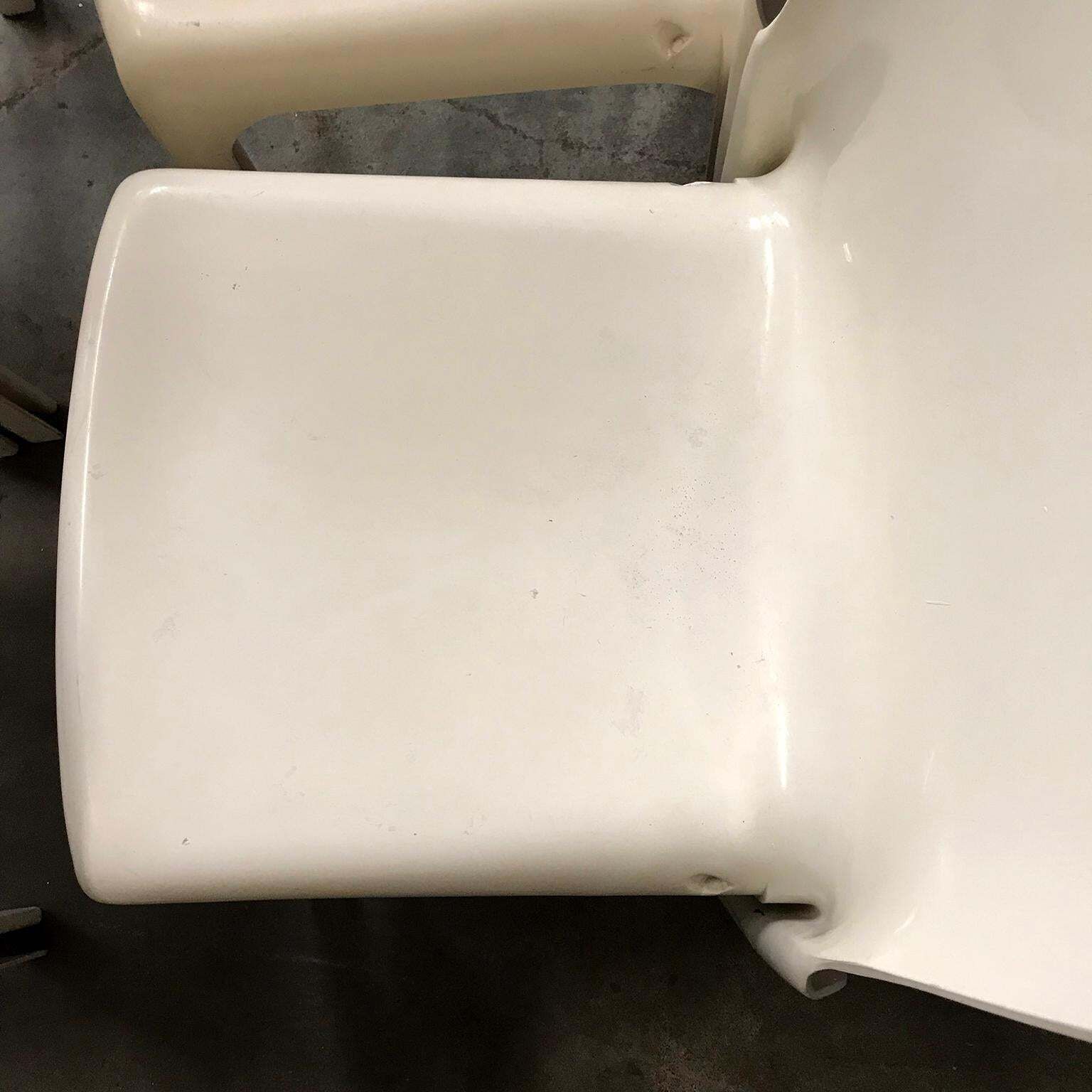 photo for sale 1969, Vico Magistretti For Artemide, Set Of Four White Selene Chairs
