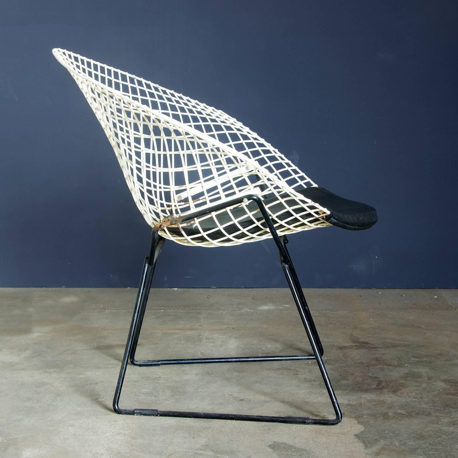1952, Harrie Bertoia, Diamond Chair 421, Black & White With Black Vinyl Cushion photo furniture