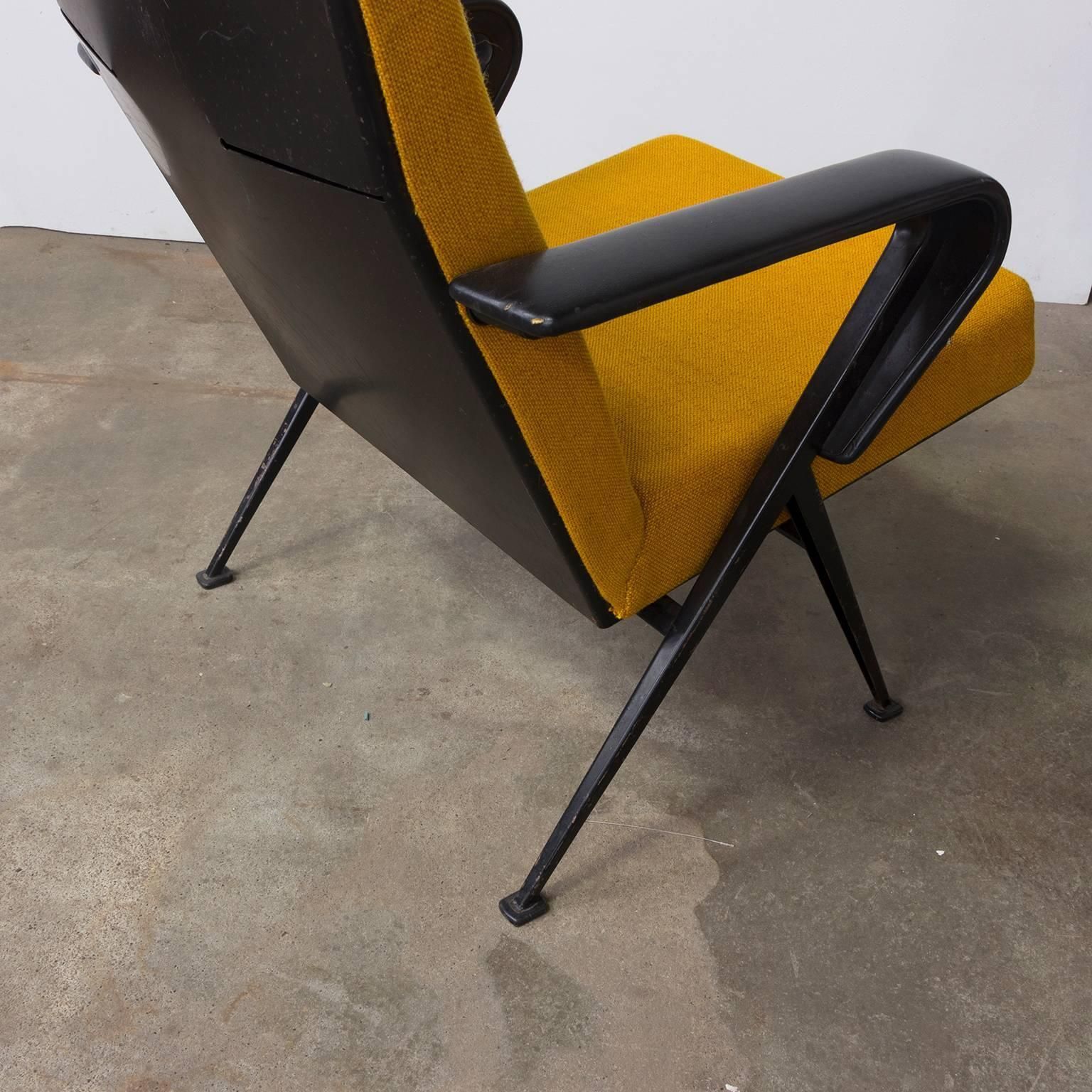 photo furniture 1969 Friso Kramer, Ahrend De Cirkel Repose Lounge Armchair New Yellow Upholstery
