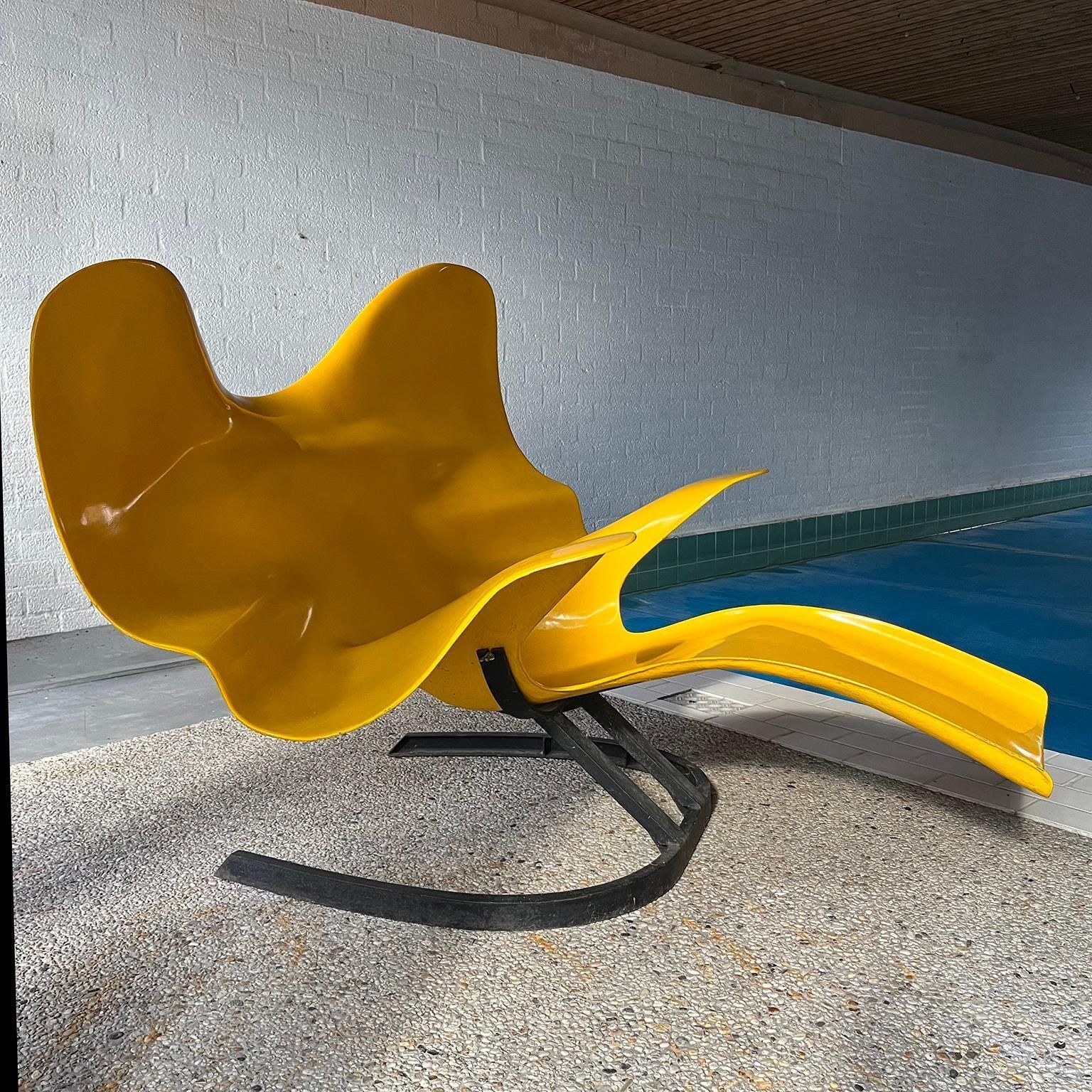 photo vinterior 1966, Elephant Chair By Bernard Rancillac Yellow With Black Base Limited Edition