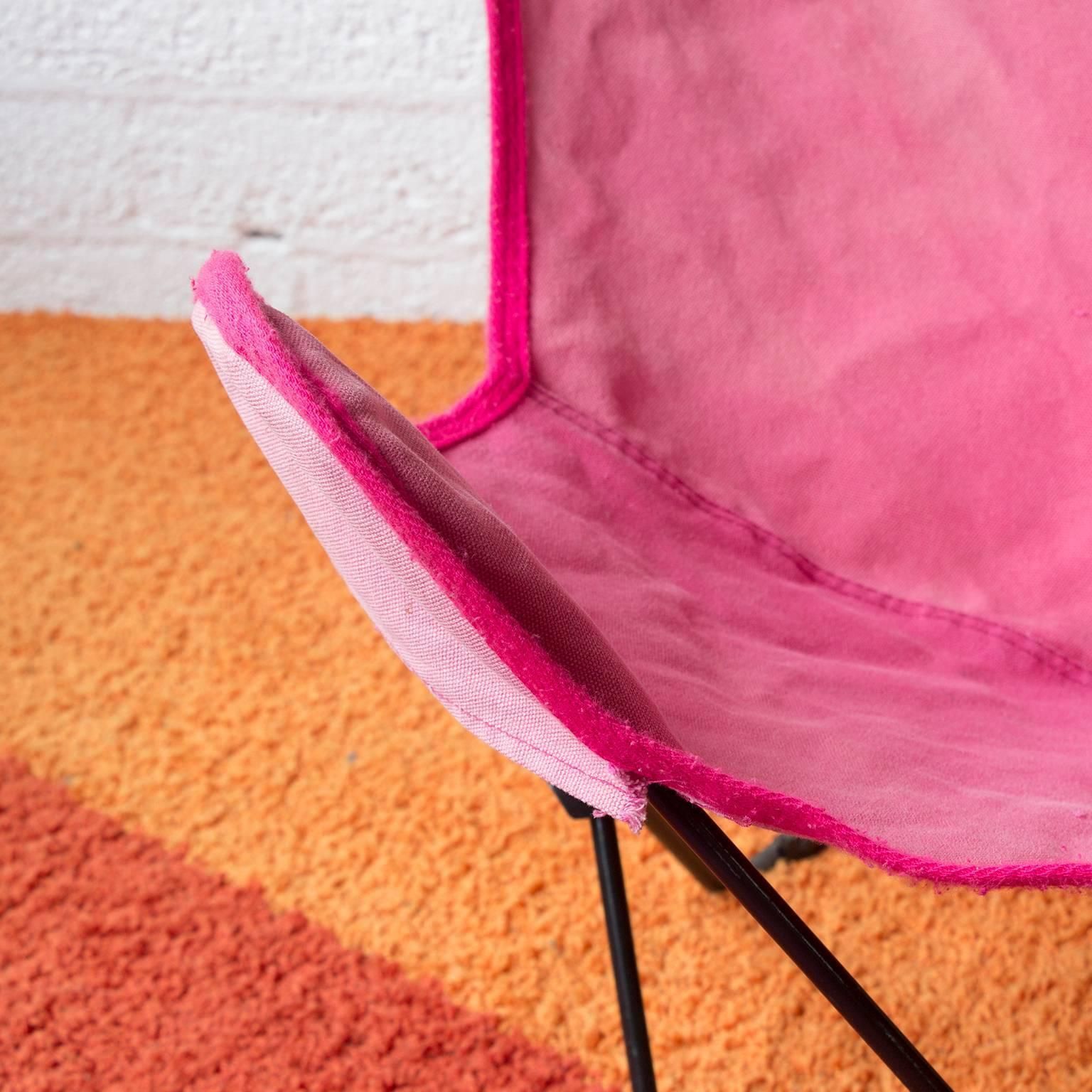 photo furniture 1960, Hardoy, Ferrari, Black Foldable Children Butterfly Chair With Pink Cover