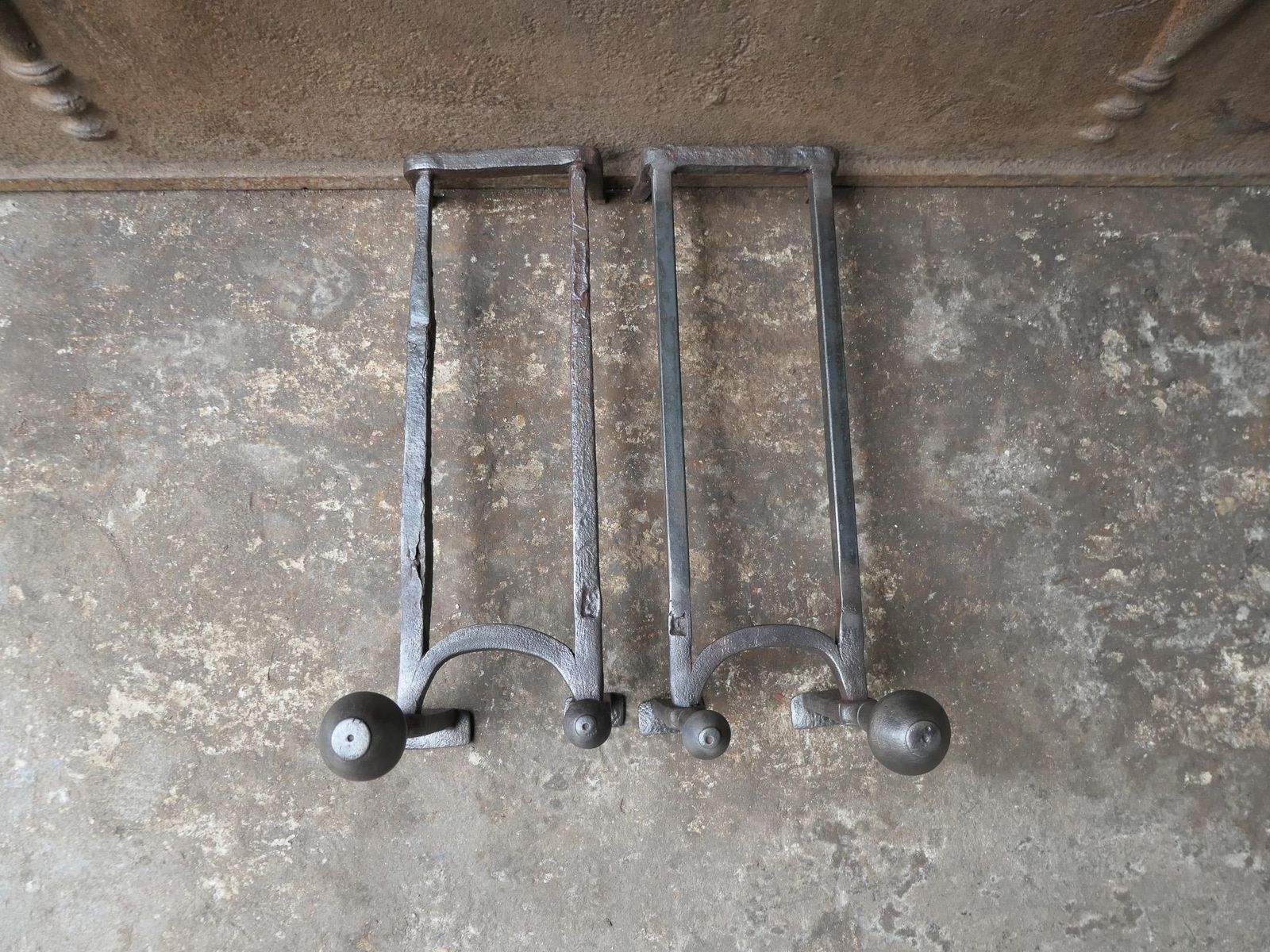 photo vinterior French Louis XV Period Fireplace Grate Or Fire Basket, 18th Century