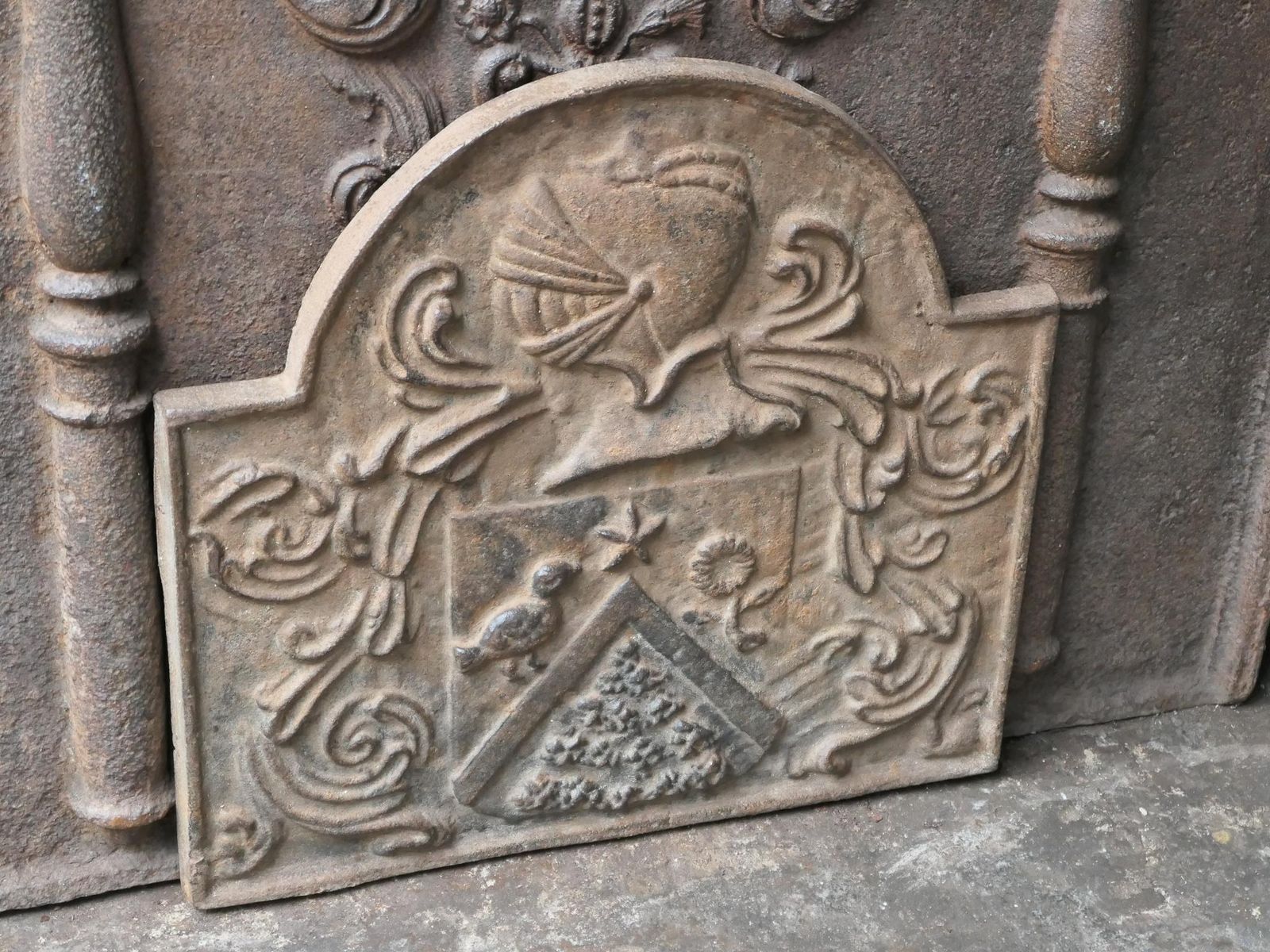 French Louis XIV Style 'Coat Of Arms' Fireback / Backsplash photo Home Fixtures