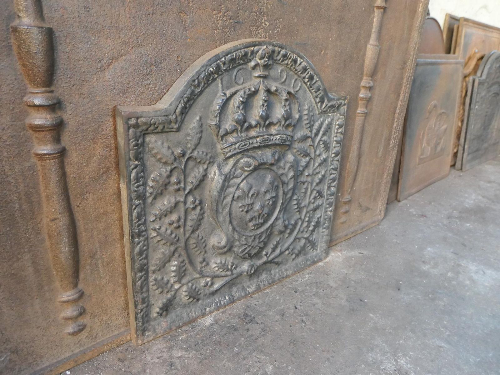 Home Fixtures French Louis XIV Style 'Arms Of France' Fireback / Backsplash photo