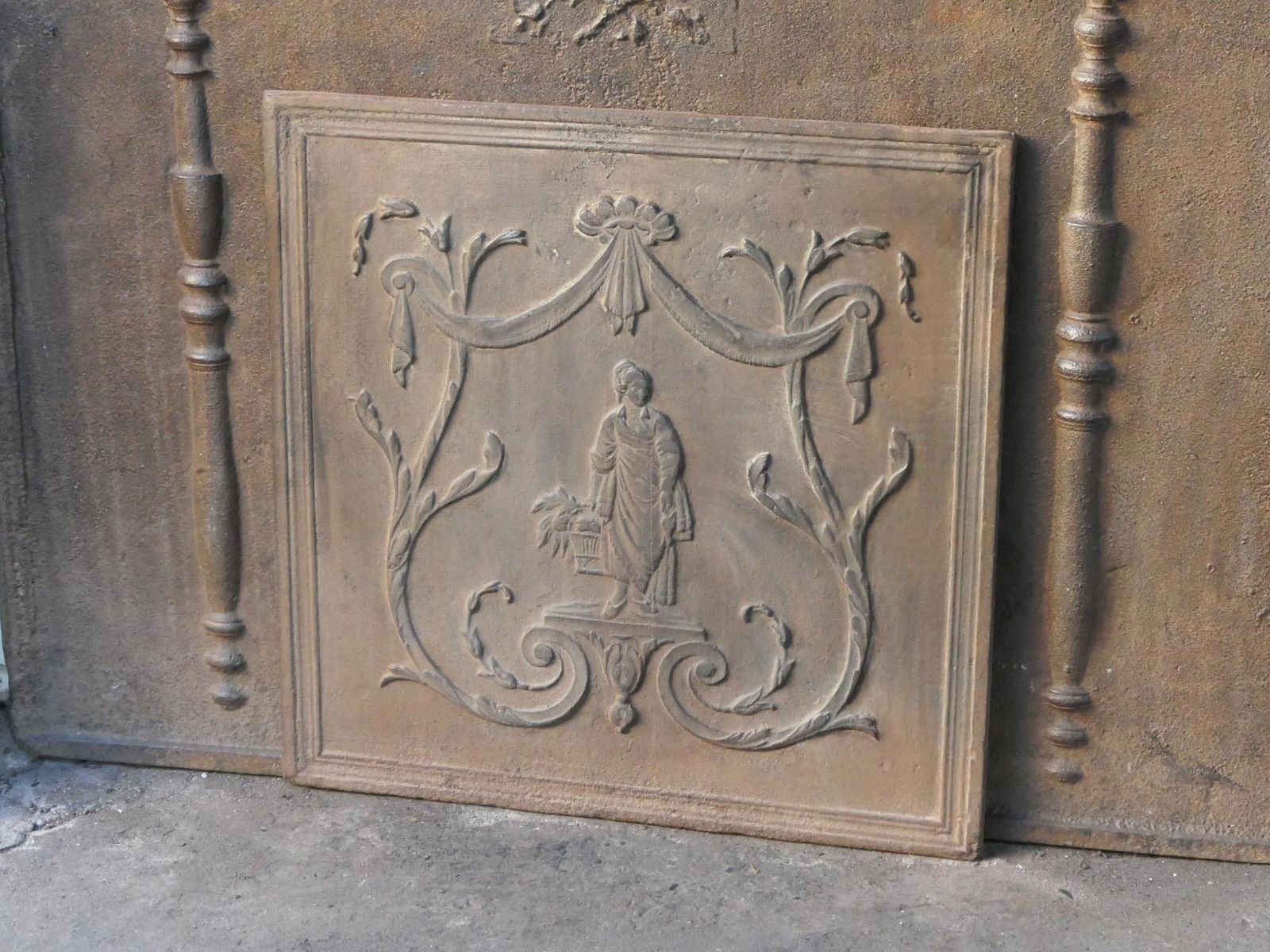 19th Century Victorian Fireback photo vinterior