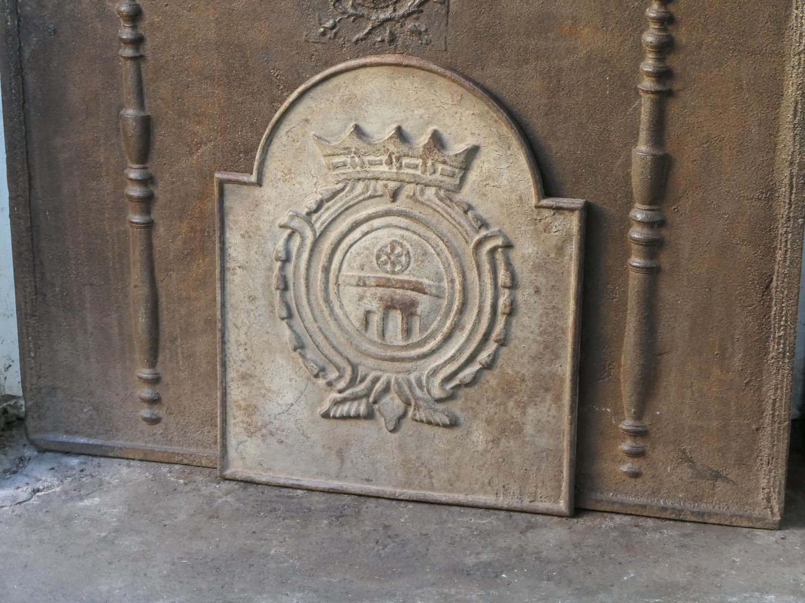 French Louis XIV Style 'Coat Of Arms' Fireback / Backsplash, 20th Century photo 493.0