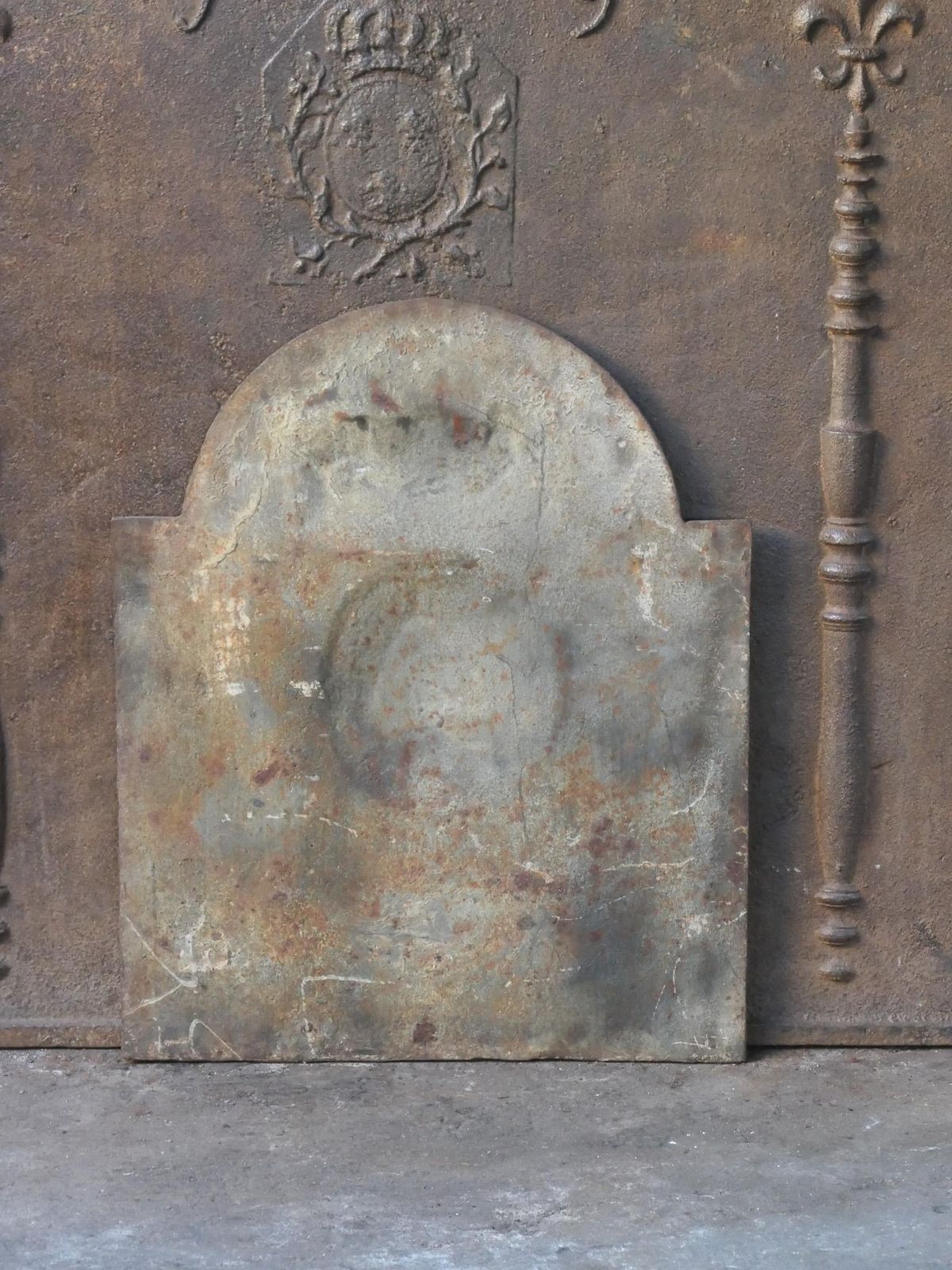 493.0 French Louis XIV Style 'Coat Of Arms' Fireback / Backsplash, 20th Century photo