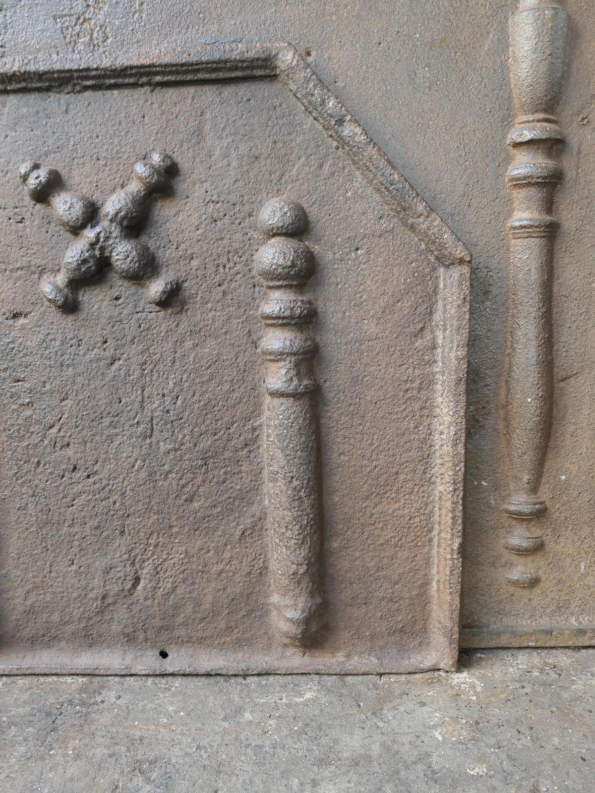 photo furniture 17th 18th C. Louis XIV 'Pillars With Saint Andrew's Cross' Fireback / Backsplash