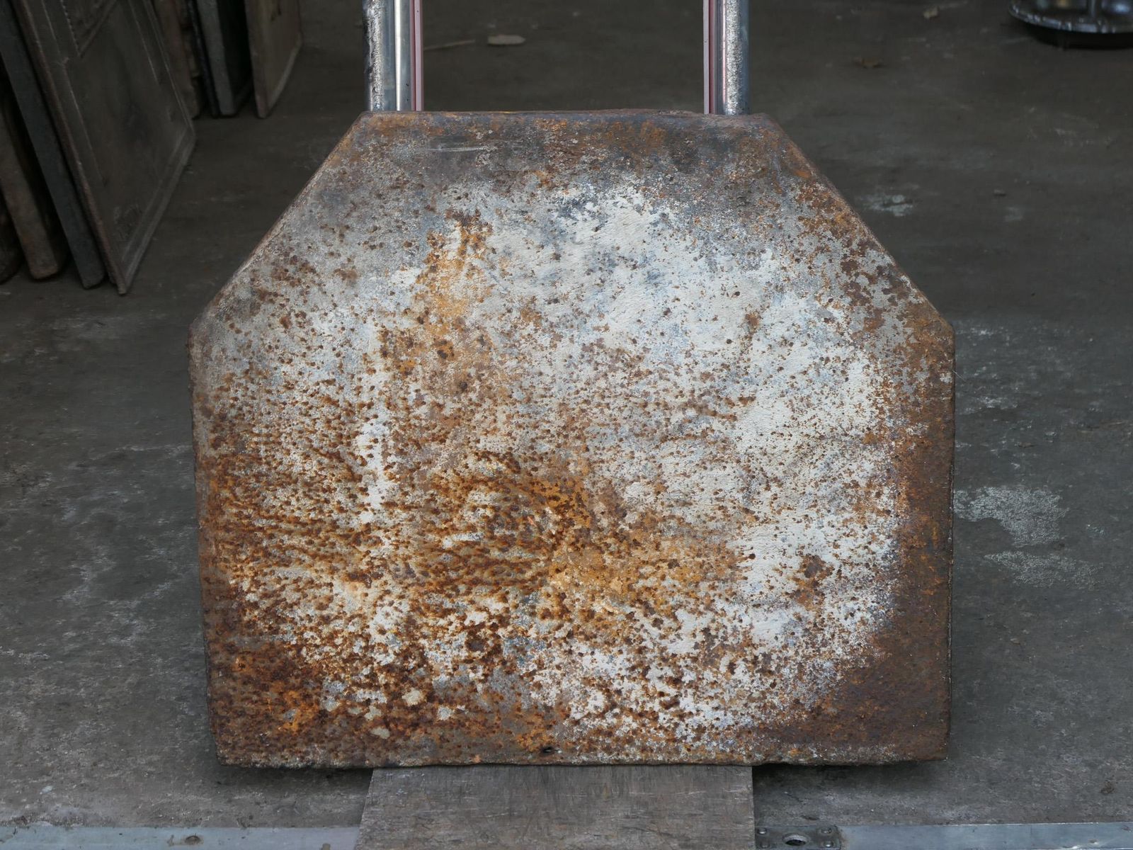 photo vinterior 17th 18th C. Louis XIV 'Pillars With Saint Andrew's Cross' Fireback / Backsplash