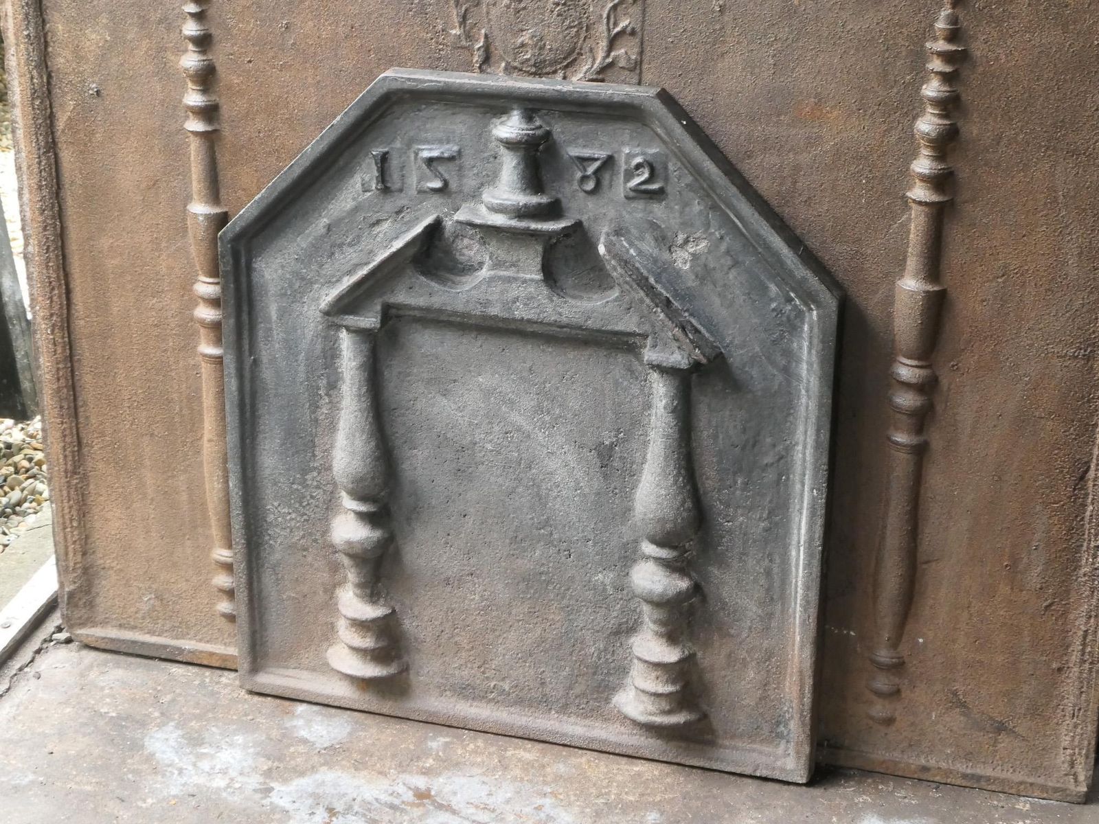 French Louis XIV Style 'Coat Of Arms' Fireback / Backsplash, 20th Century photo vinterior