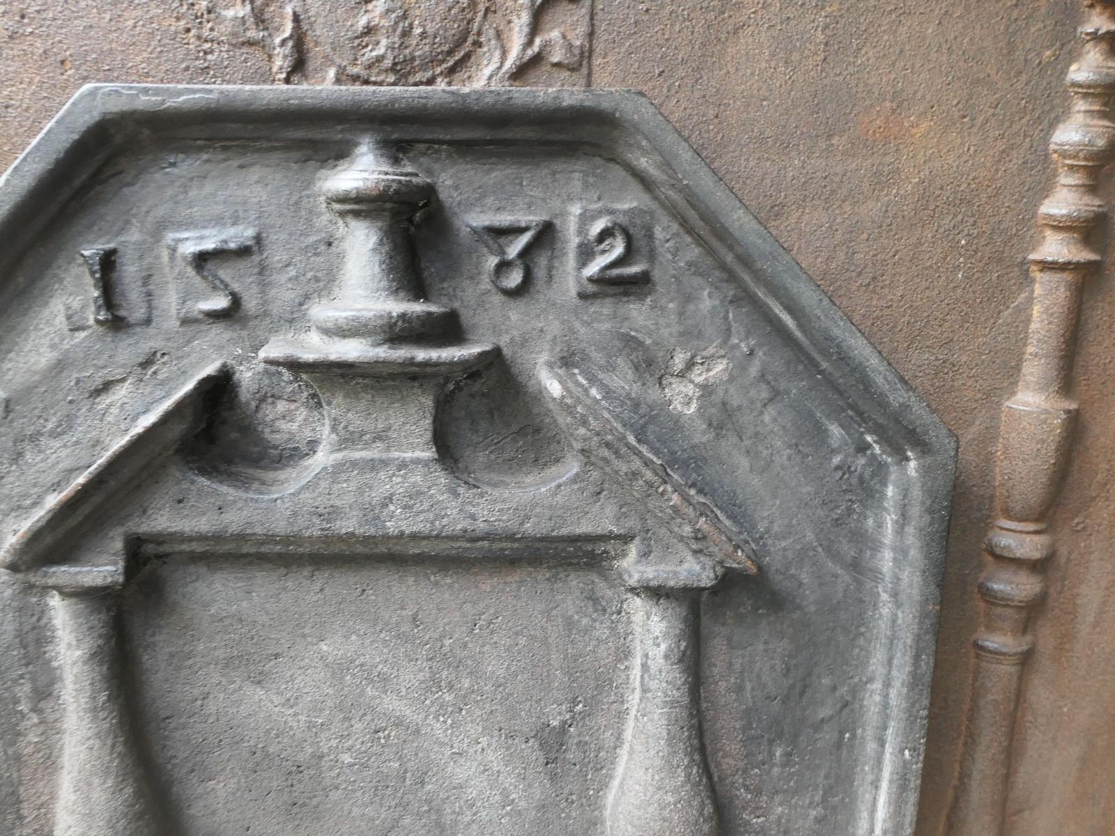 photo furniture French Louis XIV Style 'Coat Of Arms' Fireback / Backsplash, 20th Century