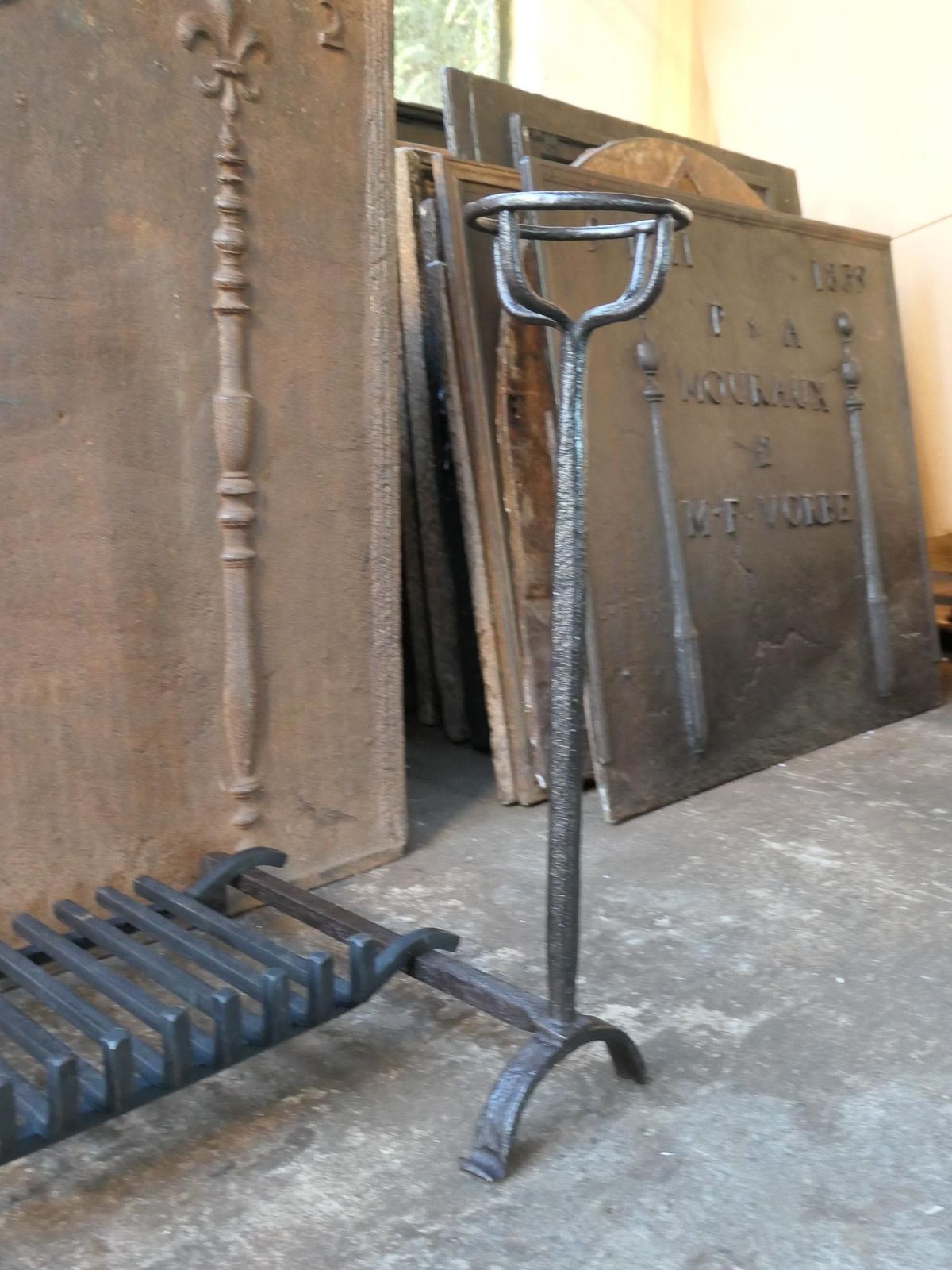 photo vinterior French Louis XIV Period Fireplace Andirons Or Fire Grate, 17th Century