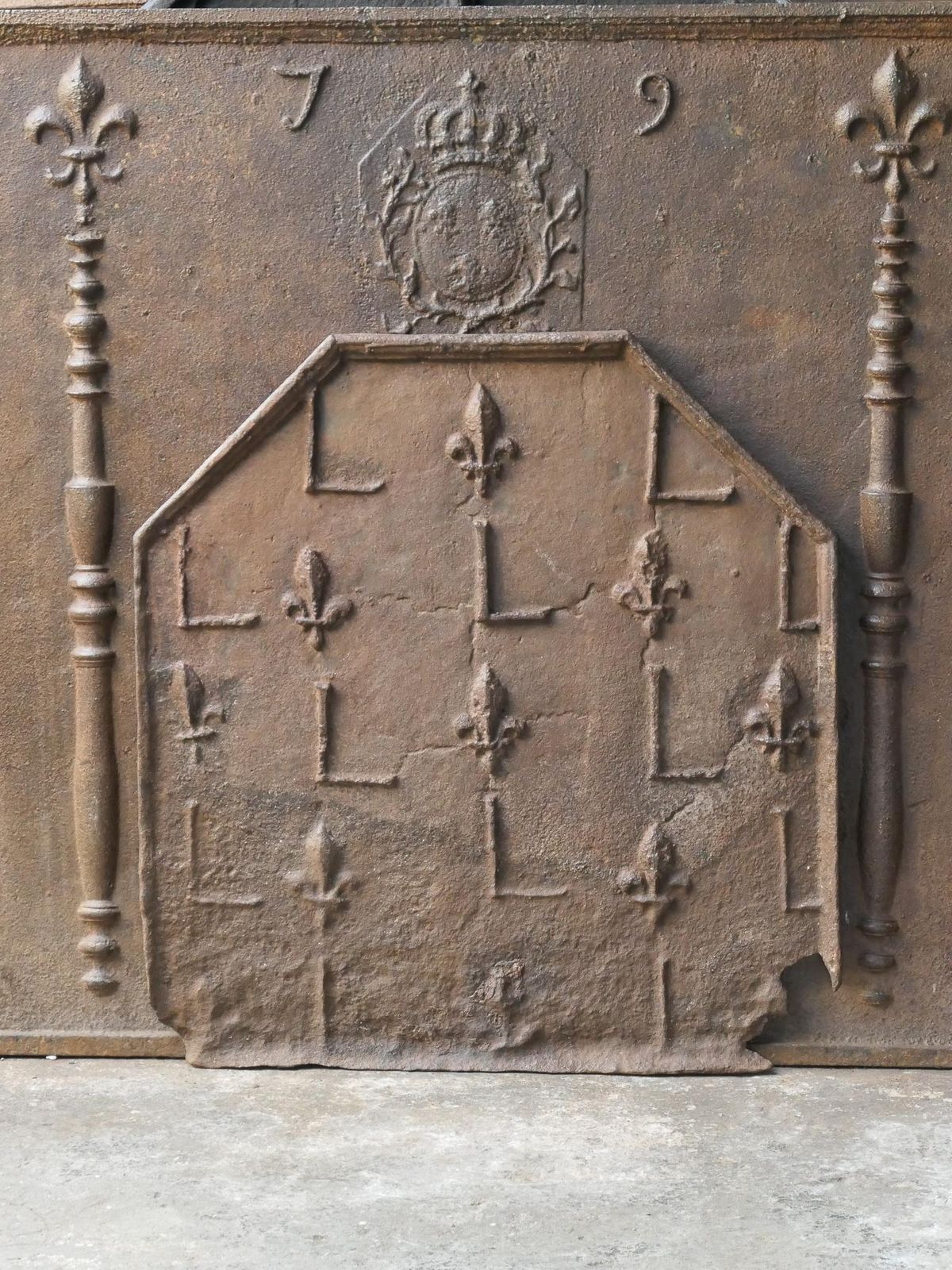 Antique French Louis XIV 'Fleur De Lys' Fireback / Backsplash, 17th Century photo for sale