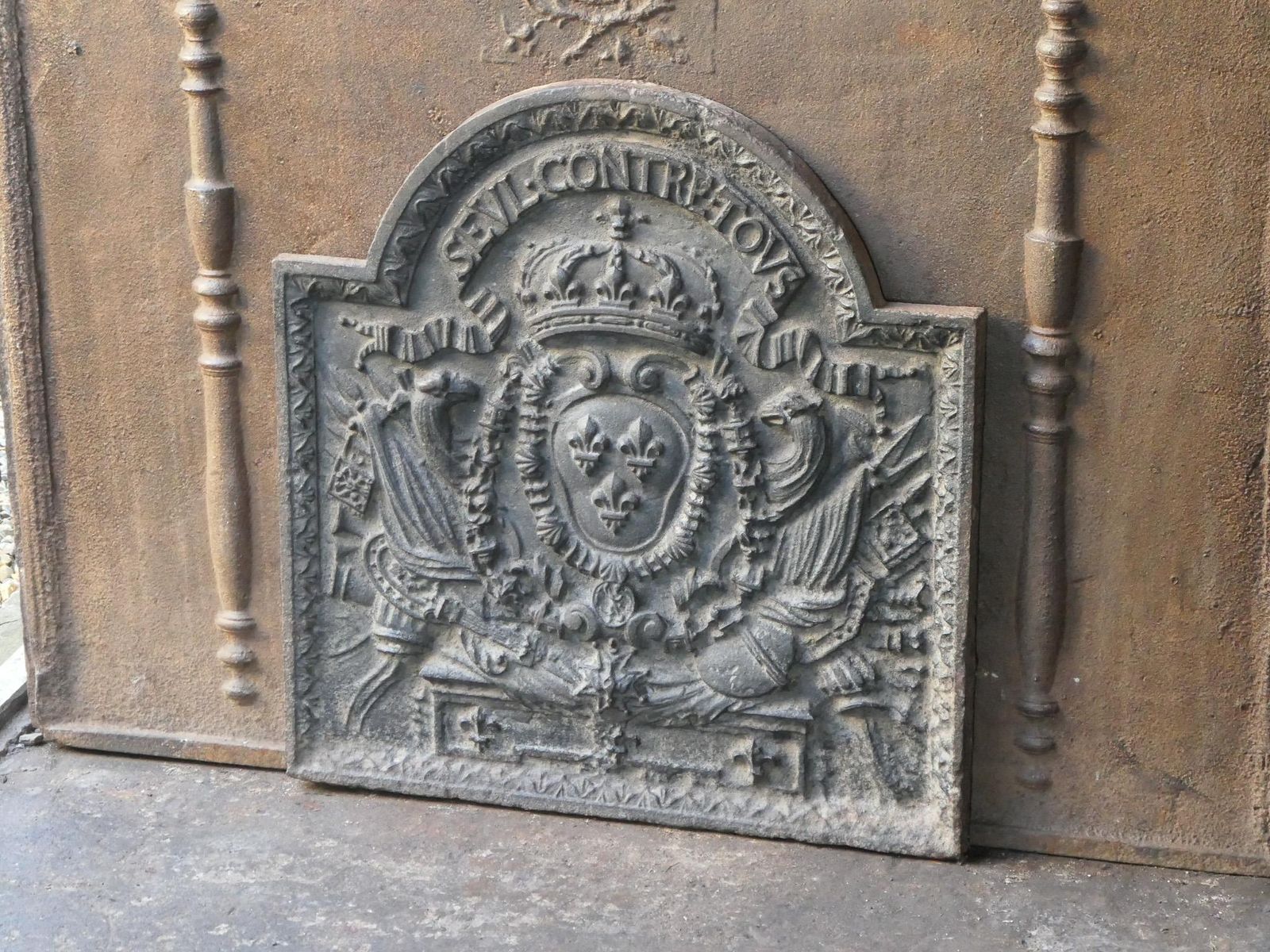 Antique French Fireback / Backsplash With The Arms Of France, 18th Century photo 746.0