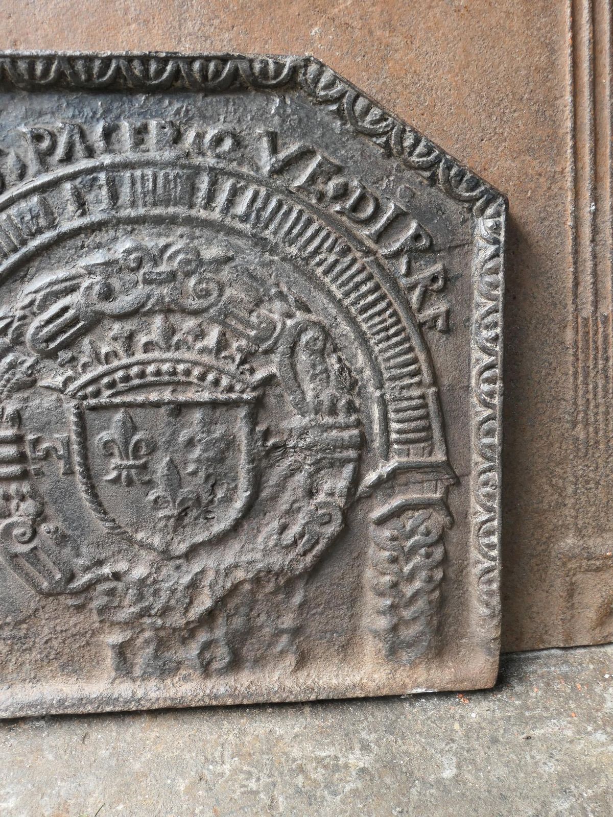 photo vinterior 17th Century French Louis XIV 'Arms Of France' Fireback / Backsplash