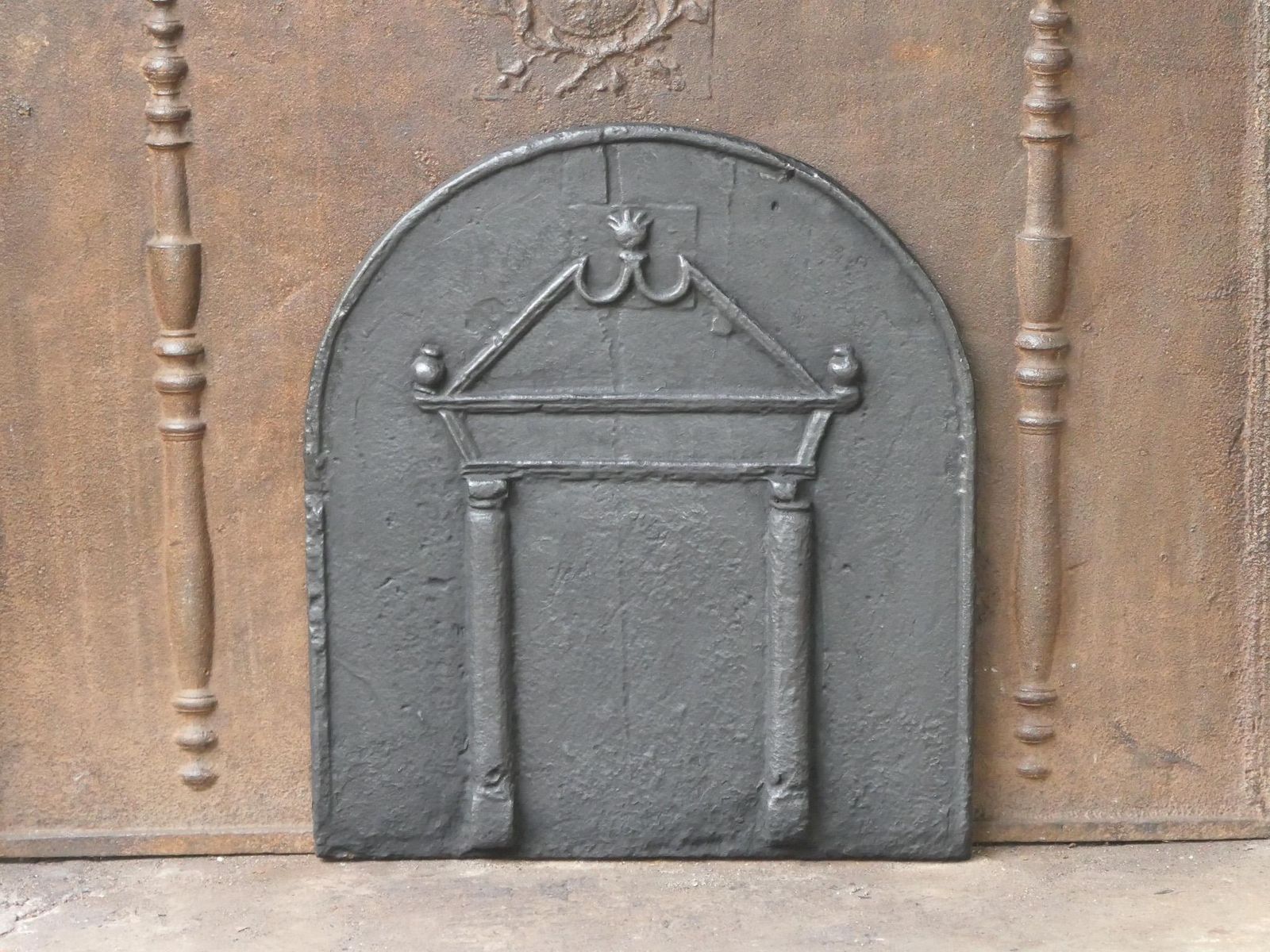 French Gothic 'Pillars And Pediment' Fireback, 17th Century photo 746.0