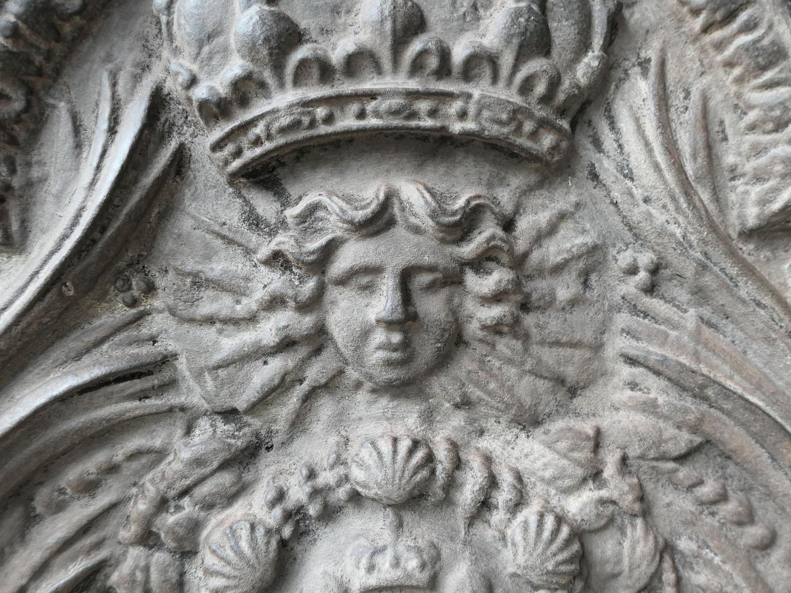 French Louis XIV Style 'Arms Of France' Fireback / Backsplash photo vinterior