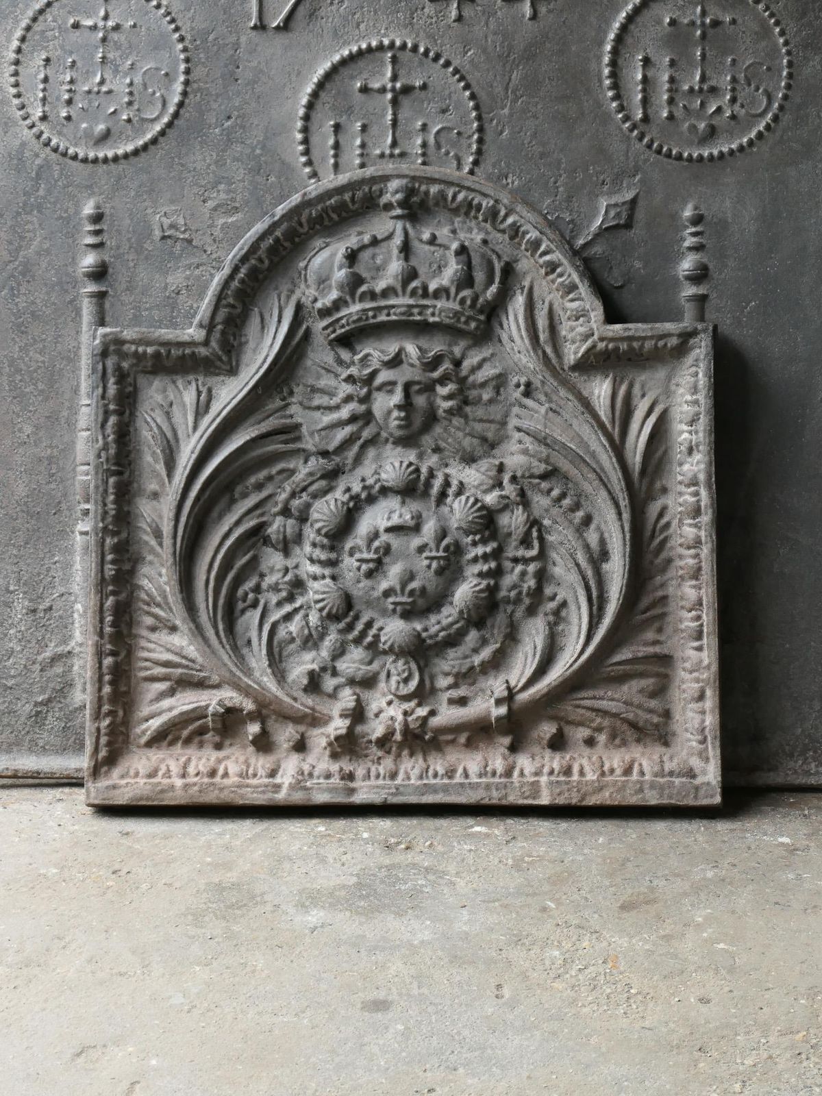 Home Fixtures French Louis XIV Style 'Arms Of France' Fireback / Backsplash photo