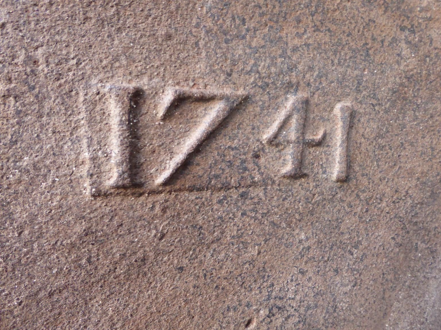 18th Century French Fireback / Backsplash 'Pillars With Medieval Ihs Monograms' photo vinterior