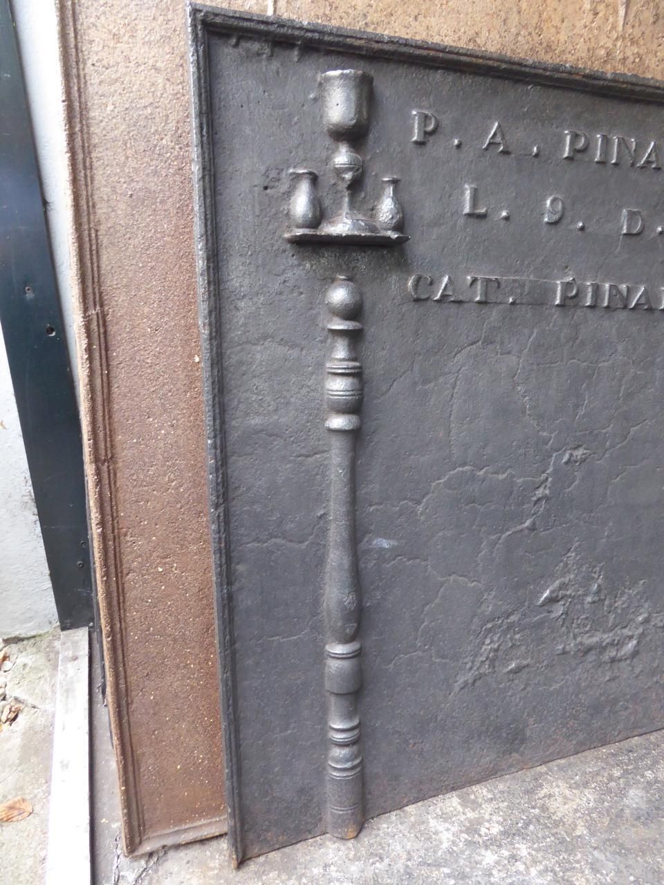 Home Fixtures 18th Century French 'Pillars With Ihs Monogram' Fireback / Backsplash photo