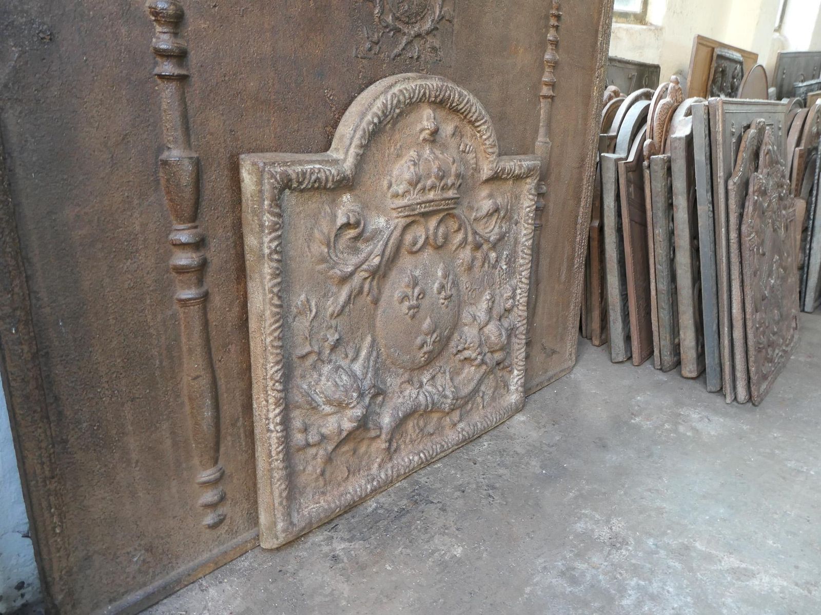 photo vinterior 18th Century French Louis XV 'Arms Of France' Fireback / Backsplash