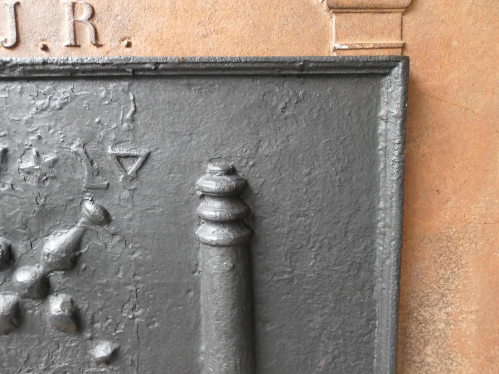 849.0 Antique Louis XIV 'Pillars With Saint Andrew's Cross' Fireback / Backsplash photo