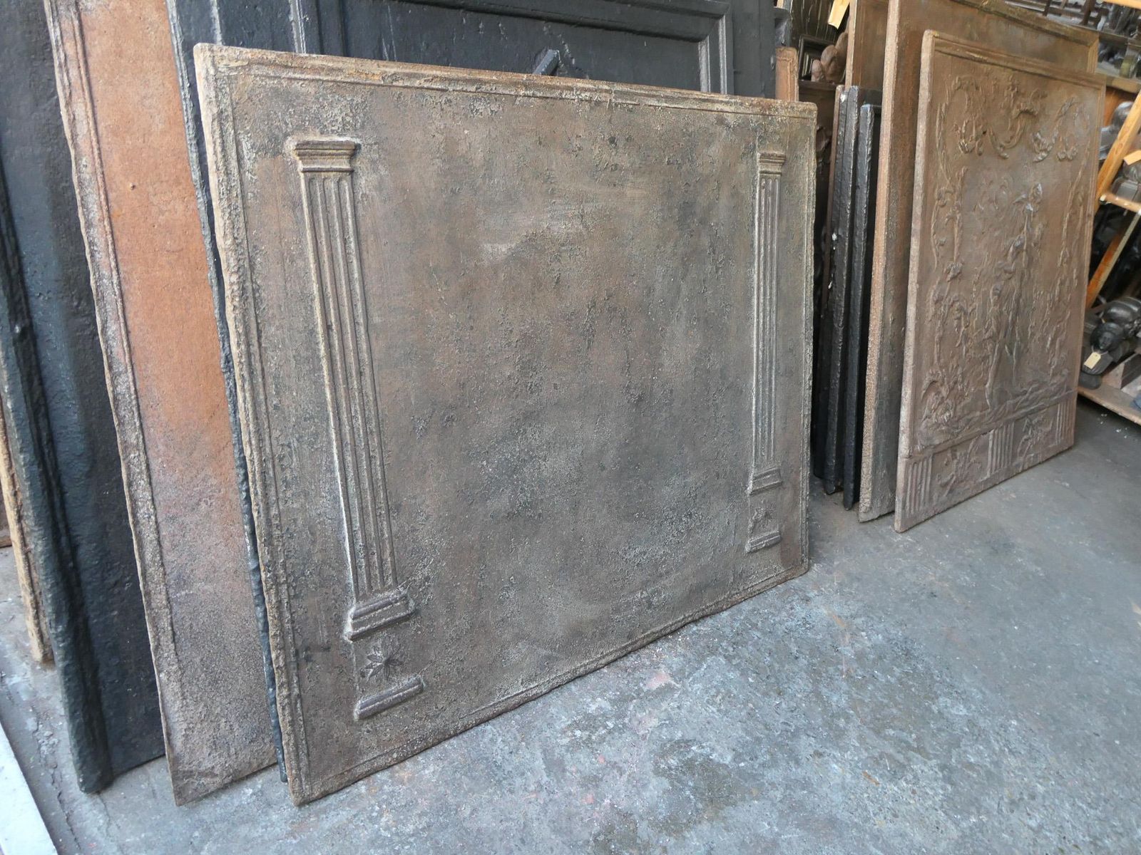 photo vinterior Antique French Neoclassical 'Pillars Of Freedom' Fireback / Backsplash