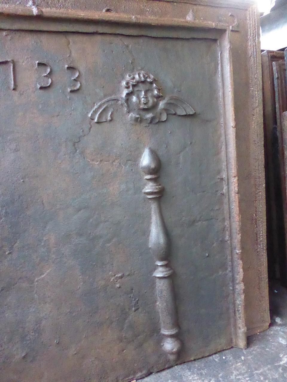 photo vinterior Large Fireback / Backsplash With Pillars Of Hercules With Angels, Dated 1733