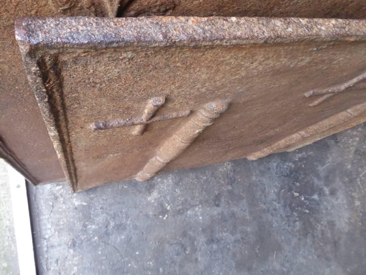 photo furniture 17th Century French 'Pillars Of Hercules' Fireback / Backsplash