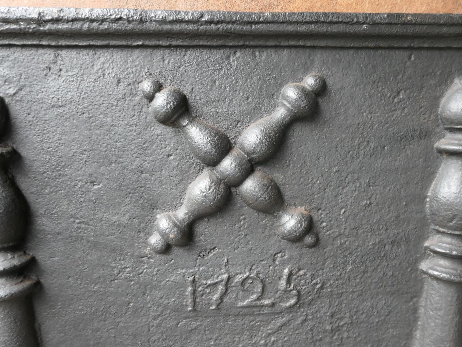 photo furniture Antique Louis XIV 'Pillars With Saint Andrew's Cross' Fireback / Backsplash