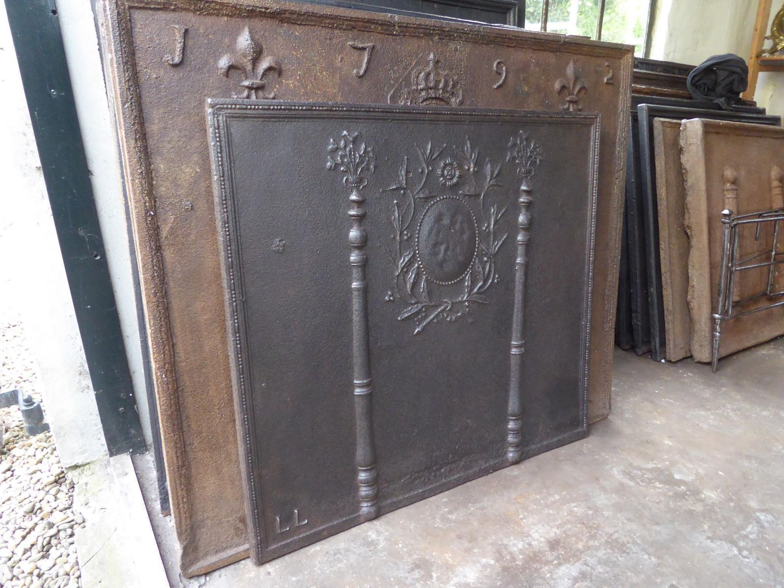 photo furniture Antique French Neoclassical 'Pillars Of Freedom' Fireback / Backsplash
