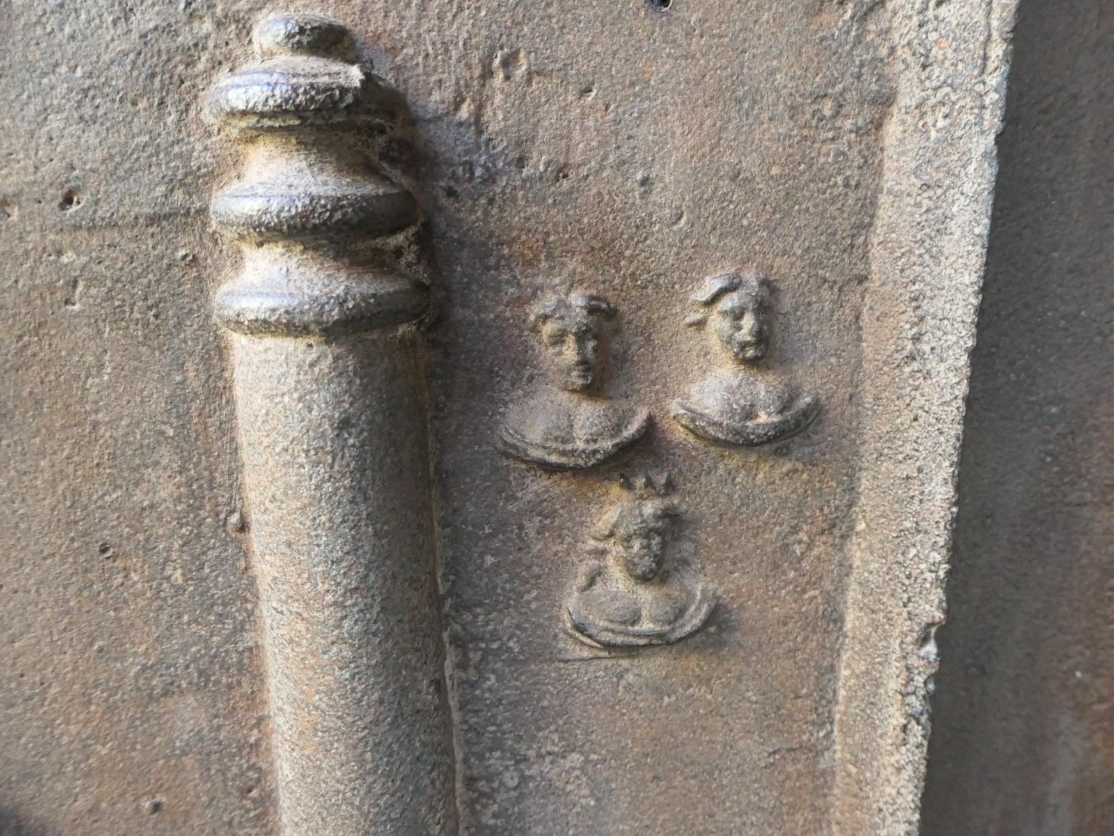 photo furniture 18th C. Louis XIV 'Pillars With Saint Andrew's Cross' Fireback / Backsplash