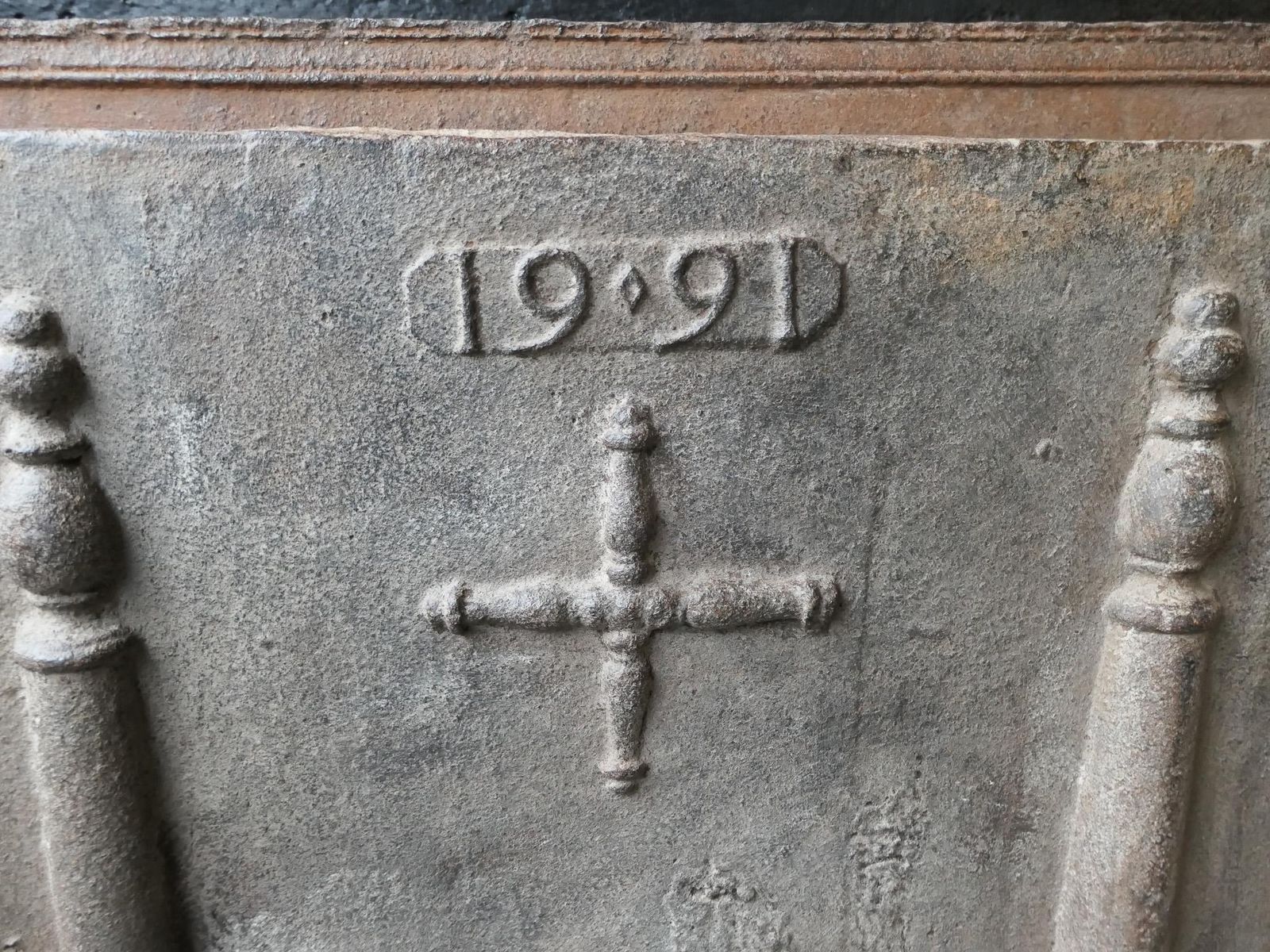 Antique Louis XIV 'Pillars With Saint Andrew's Cross' Fireback / Backsplash photo vinterior