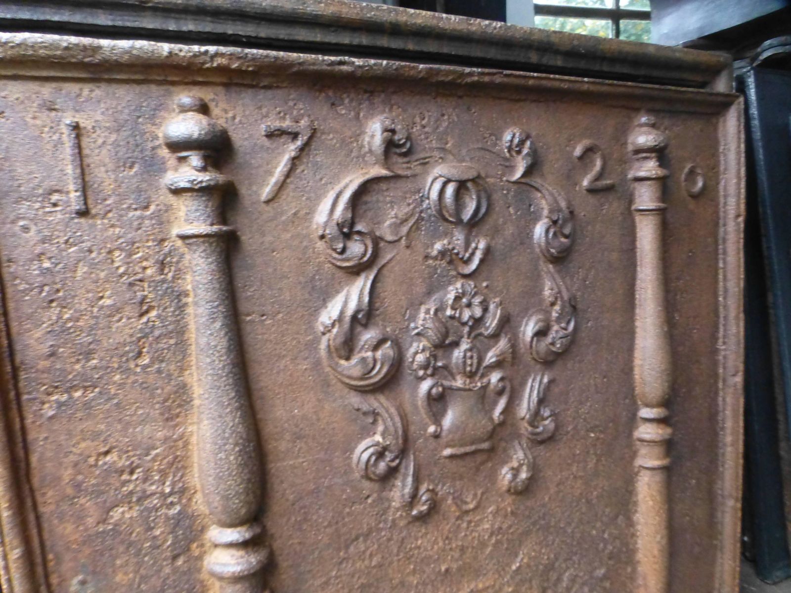 Magnificent French 'Coat Of Arms' Fireback / Backsplash, Dated 1720 photo Home Fixtures