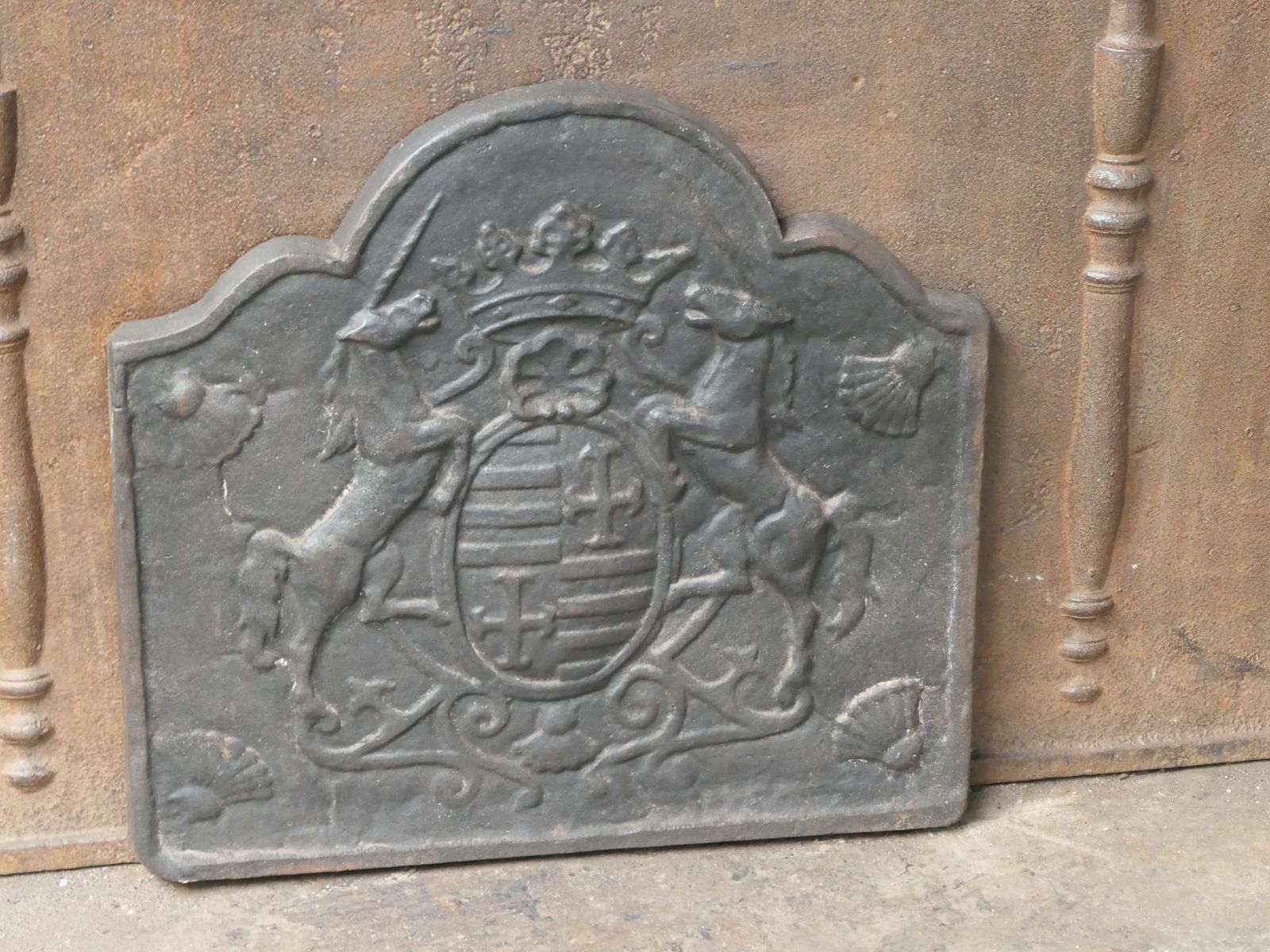 French Louis XIV Style 'Coat Of Arms' Fireback / Backsplash, 20th Century photo vinterior