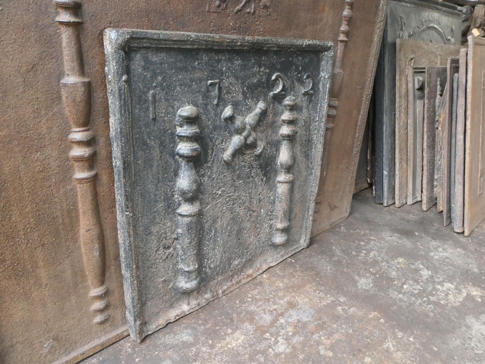 Home Fixtures 18th C. Louis XIV 'Pillars With Saint Andrew's Cross' Fireback / Backsplash photo