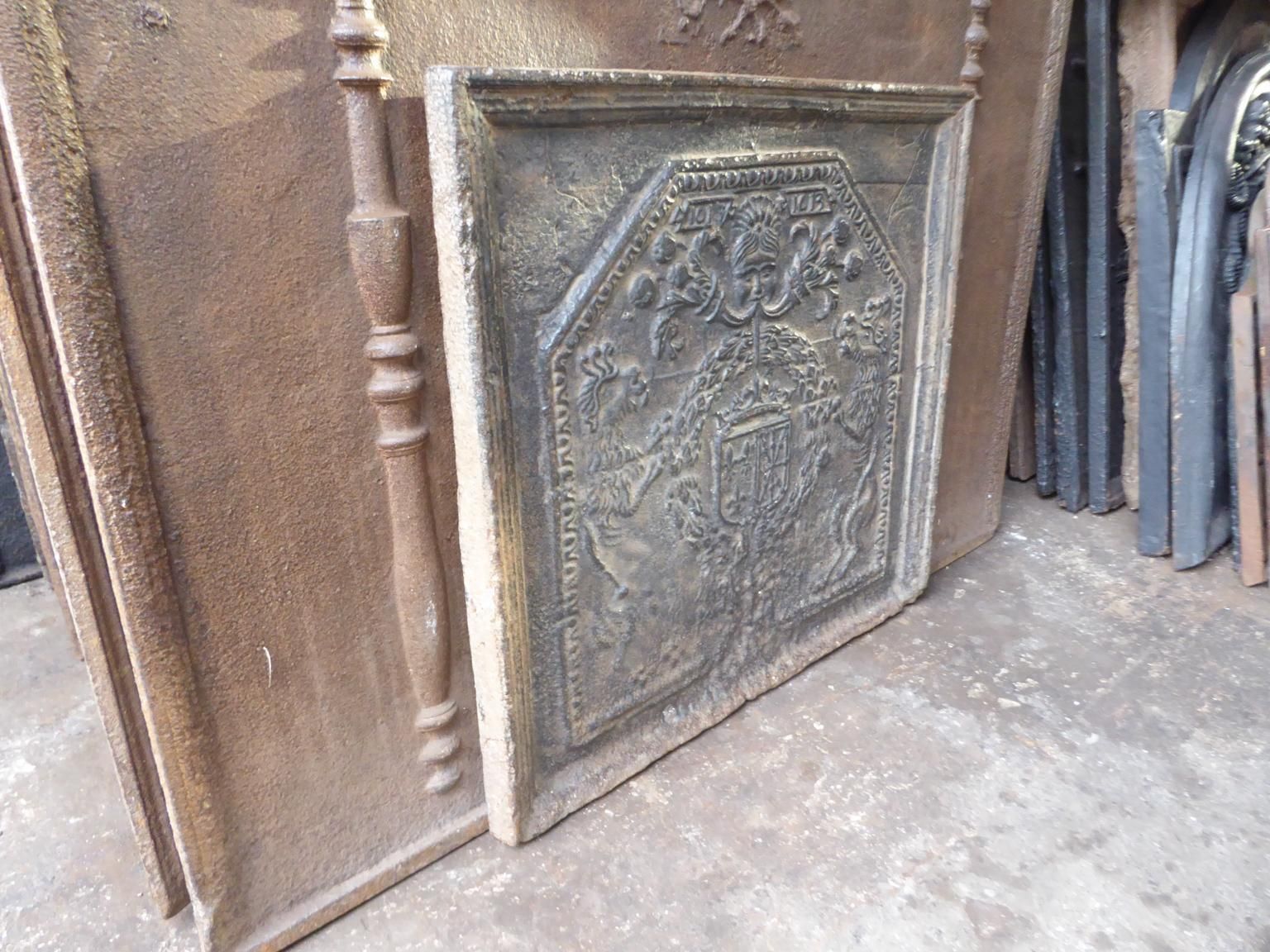 photo furniture Antique French 'Arms Of France And Navarre' Fireback / Backsplash, 17th Century