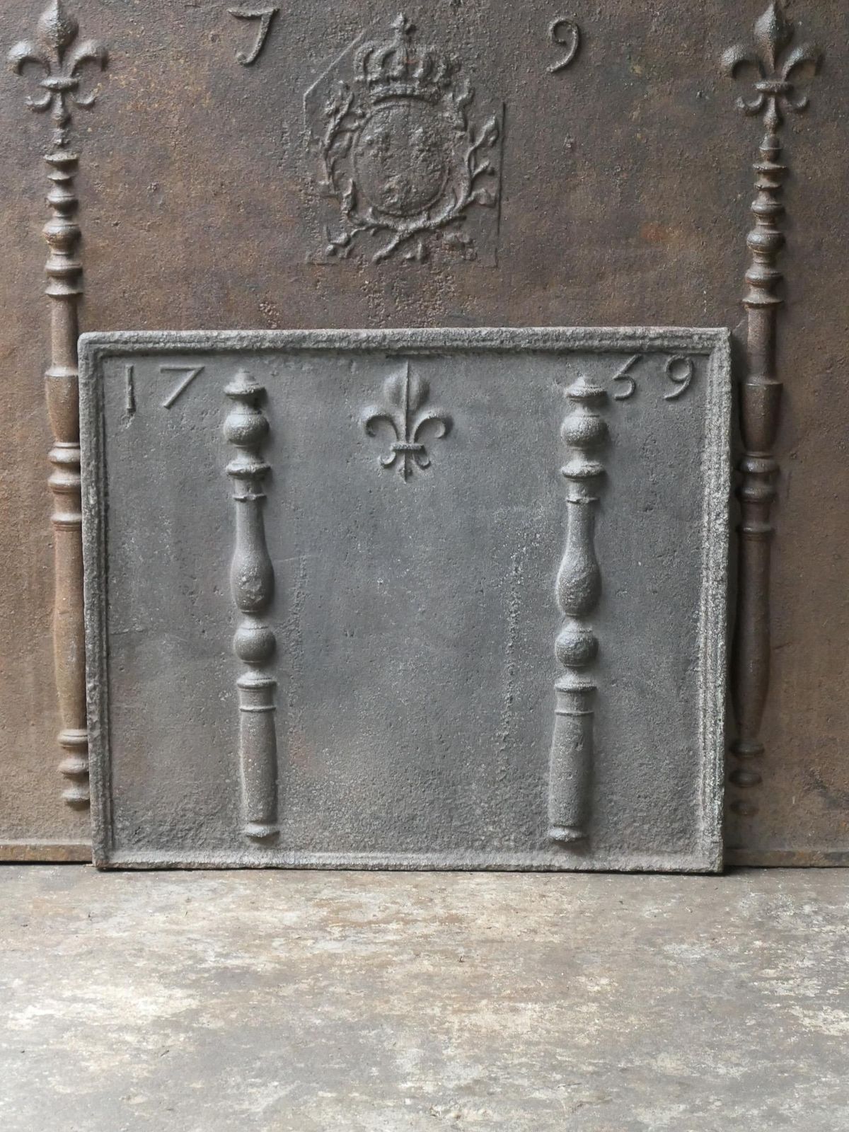 18th C. French Louis XV Fireback / Backsplash With Pillars And Fleur De Lys photo for sale